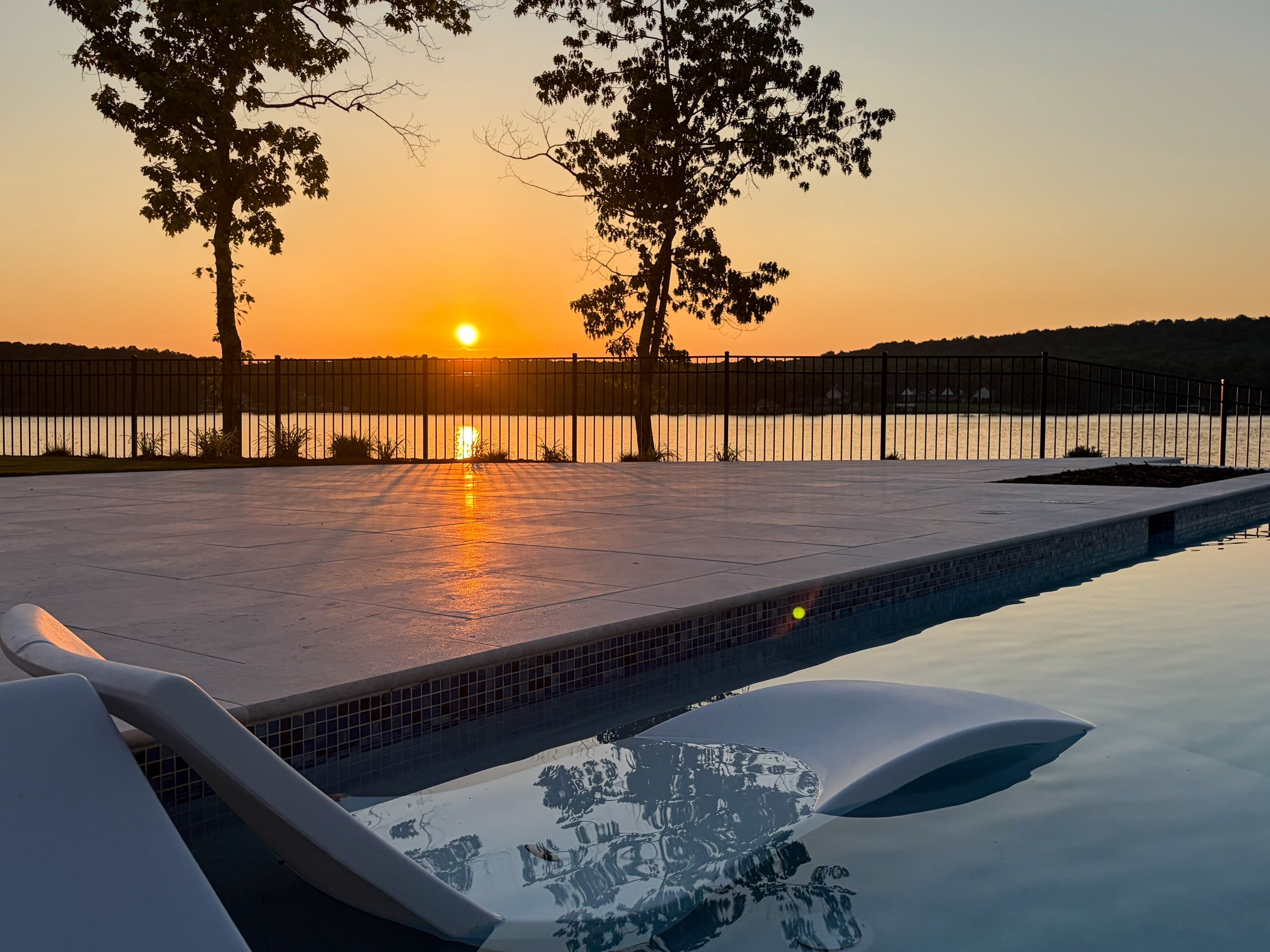 The best place for the weekend. 🌅

Modern Mediterranean // Lakeside Living