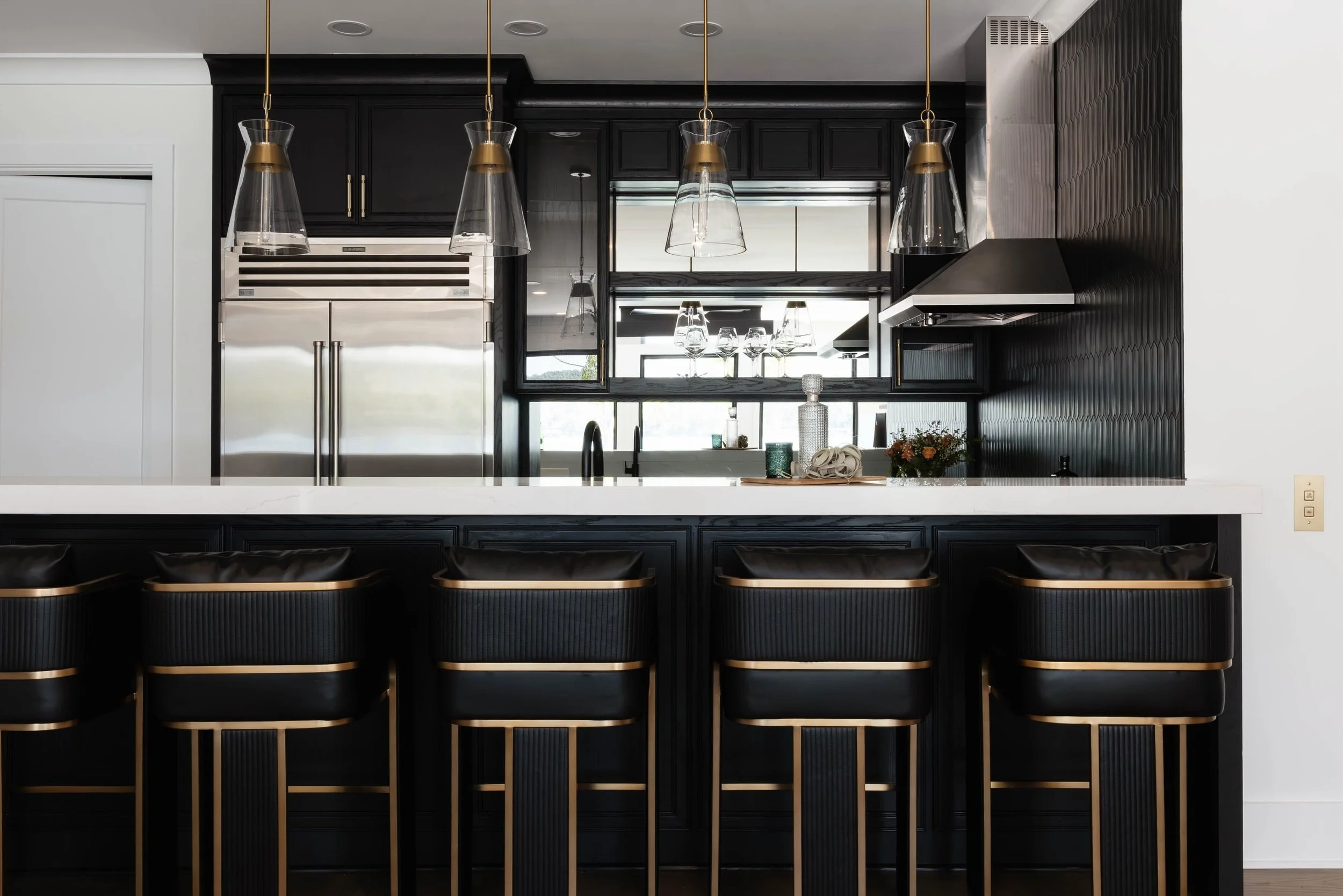 Modern Mediterranean project reveal! Luxurious lakeside living with panoramic views. This home blends the clients love for clean lines, neutral color palettes, and mixed metal finishes.