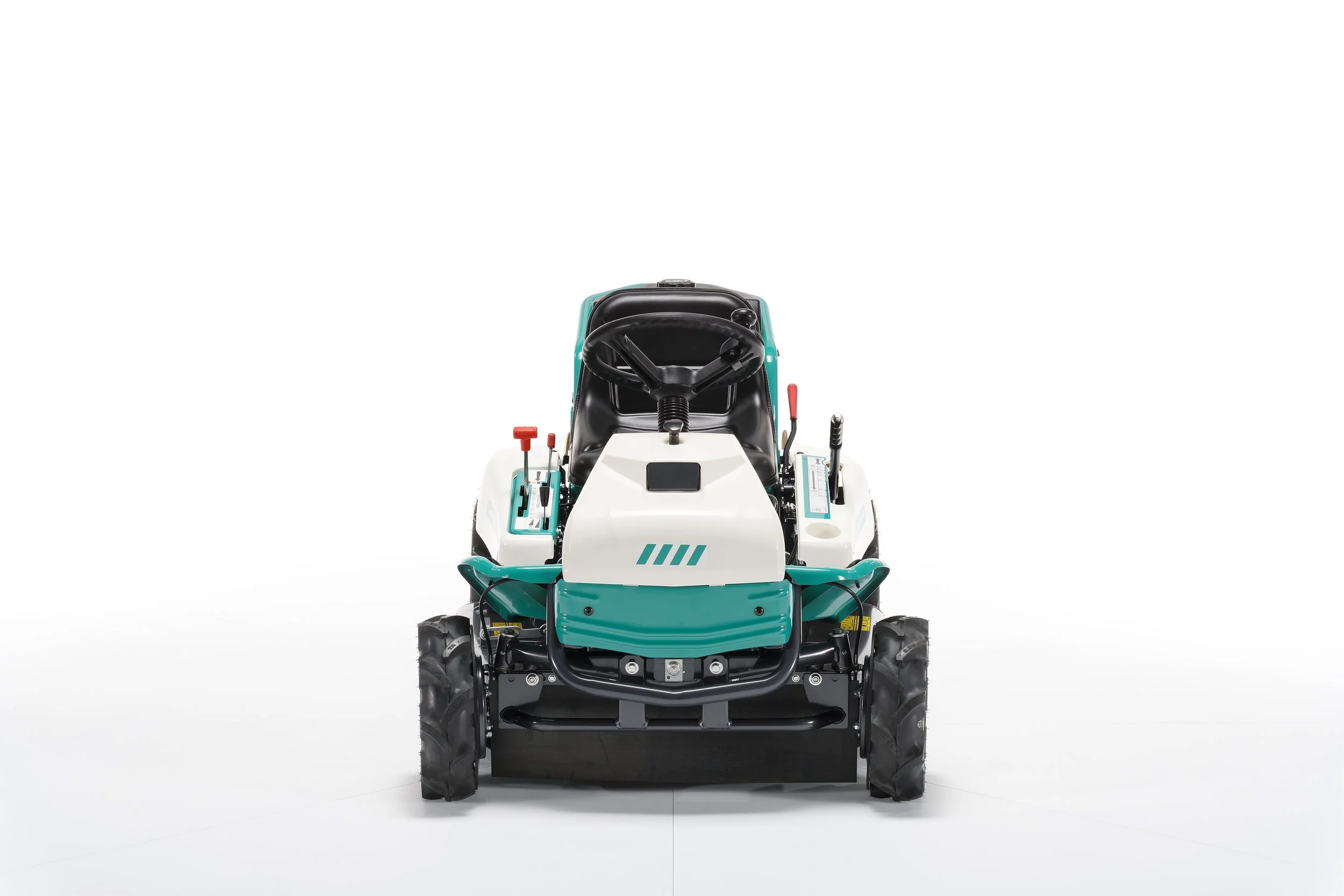Tractor desbrozador con transmisión hidrostática Orec RM830