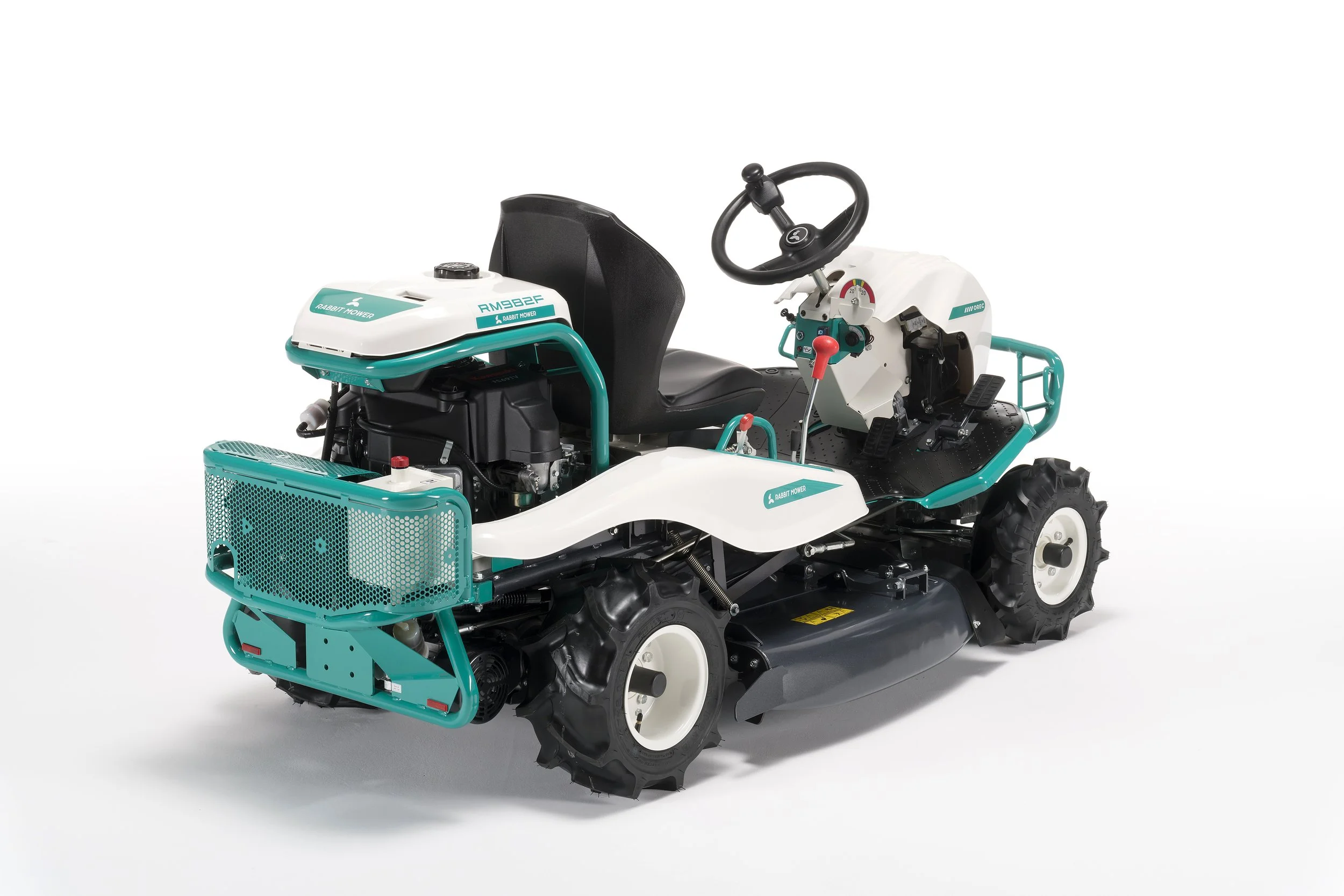 Tractor desbrozador autopropulsado OREC RM982F 4x4 con tracción total automática, transmisión hidrostática y cuchillas flotantes para hierba alta
