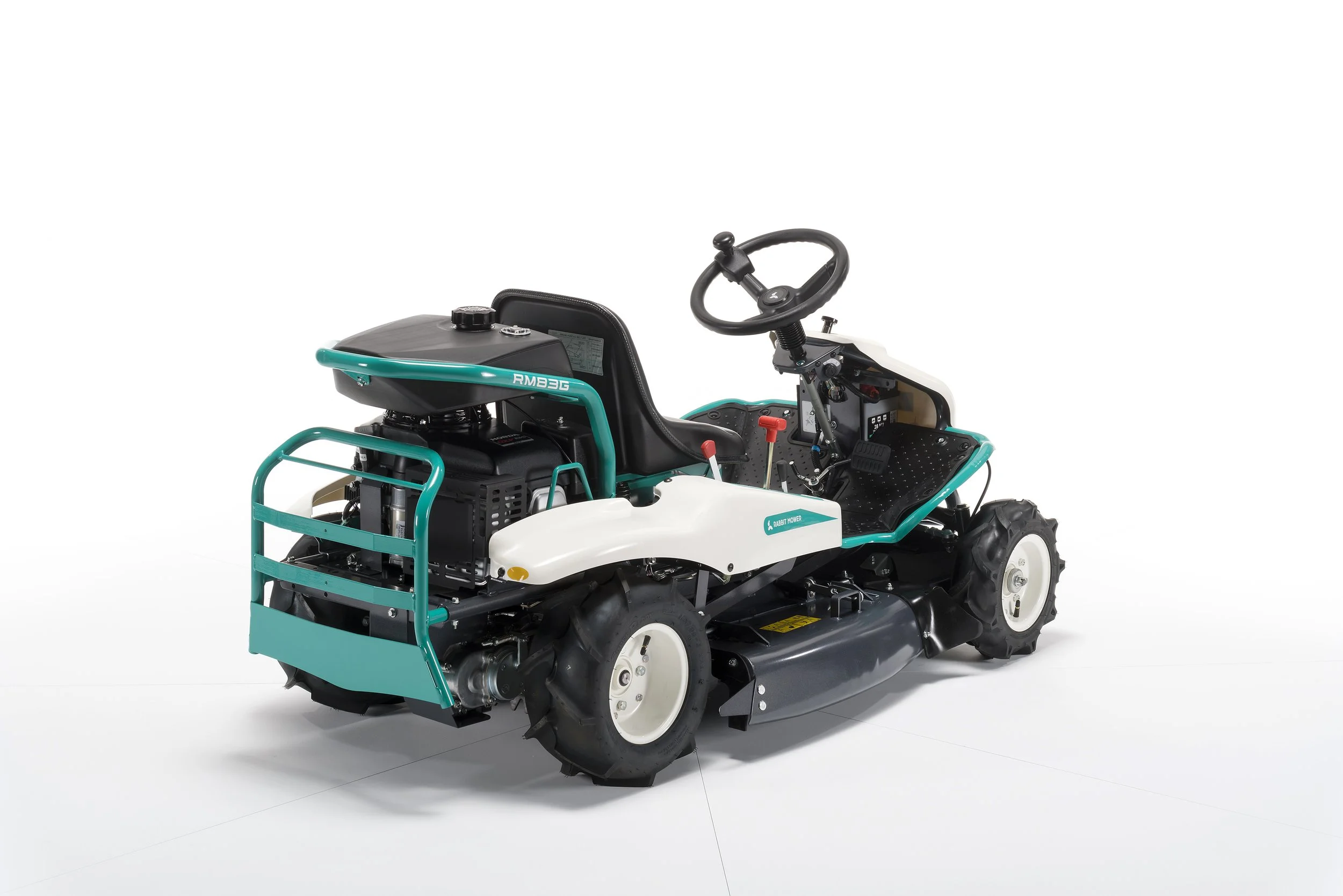 Tractor desbrozador con transmisión hidrostática Orec RM830