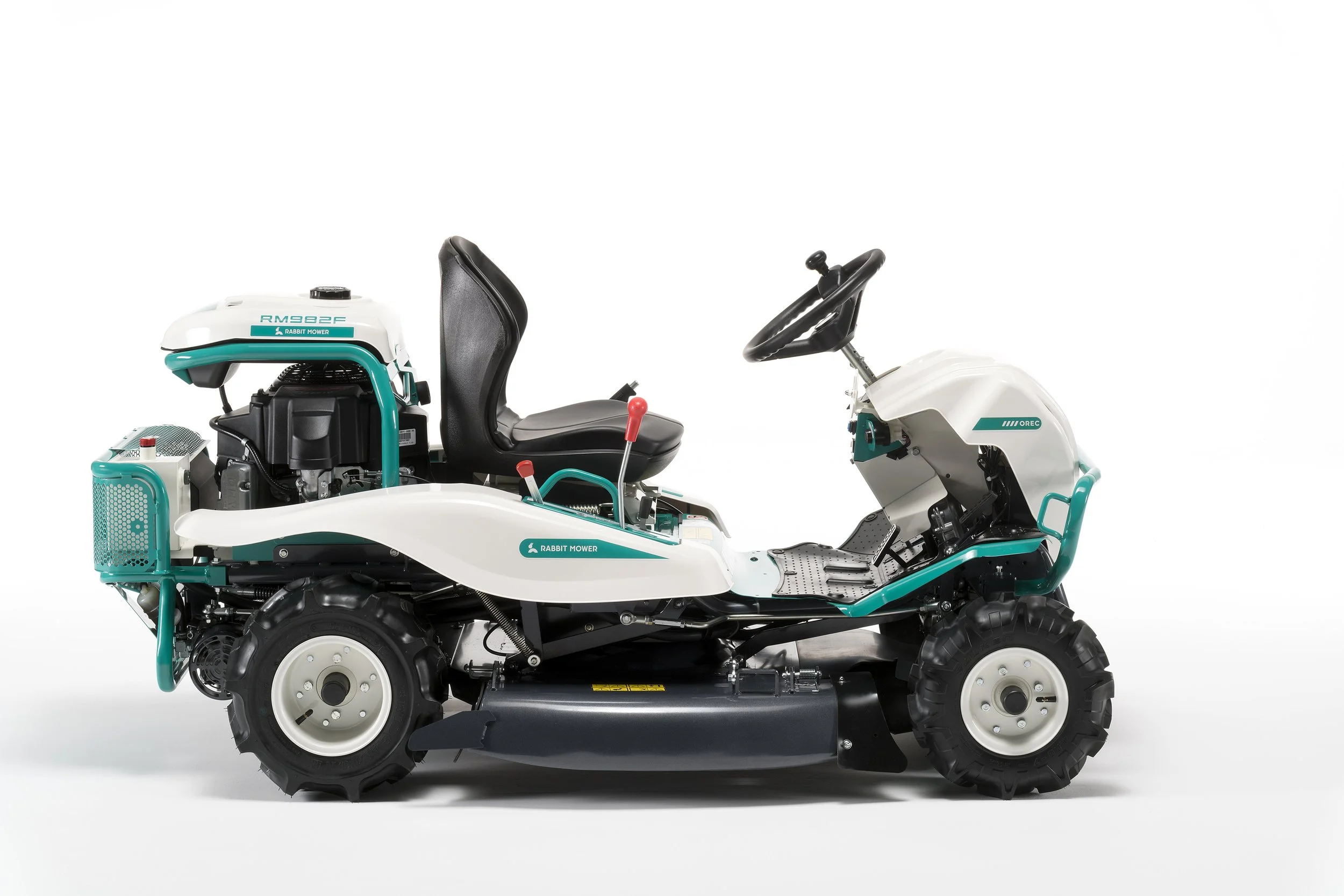 Tractor desbrozador autopropulsado OREC RM982F 4x4 con tracción total automática, transmisión hidrostática y cuchillas flotantes para hierba alta