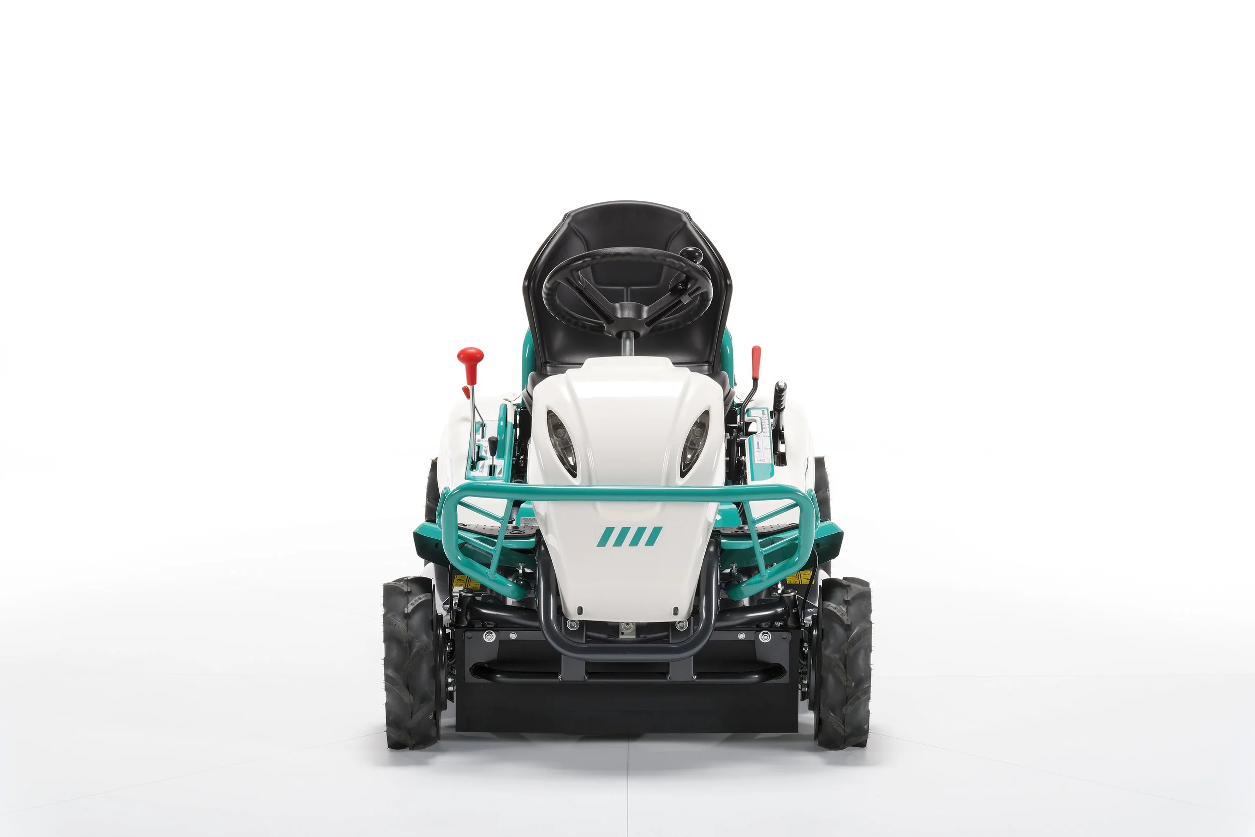 Tractor desbrozador OREC RM882 con transmisión hidrostática y rotor de cuchillas flotantes, ideal para hierba alta, maleza y terrenos difíciles