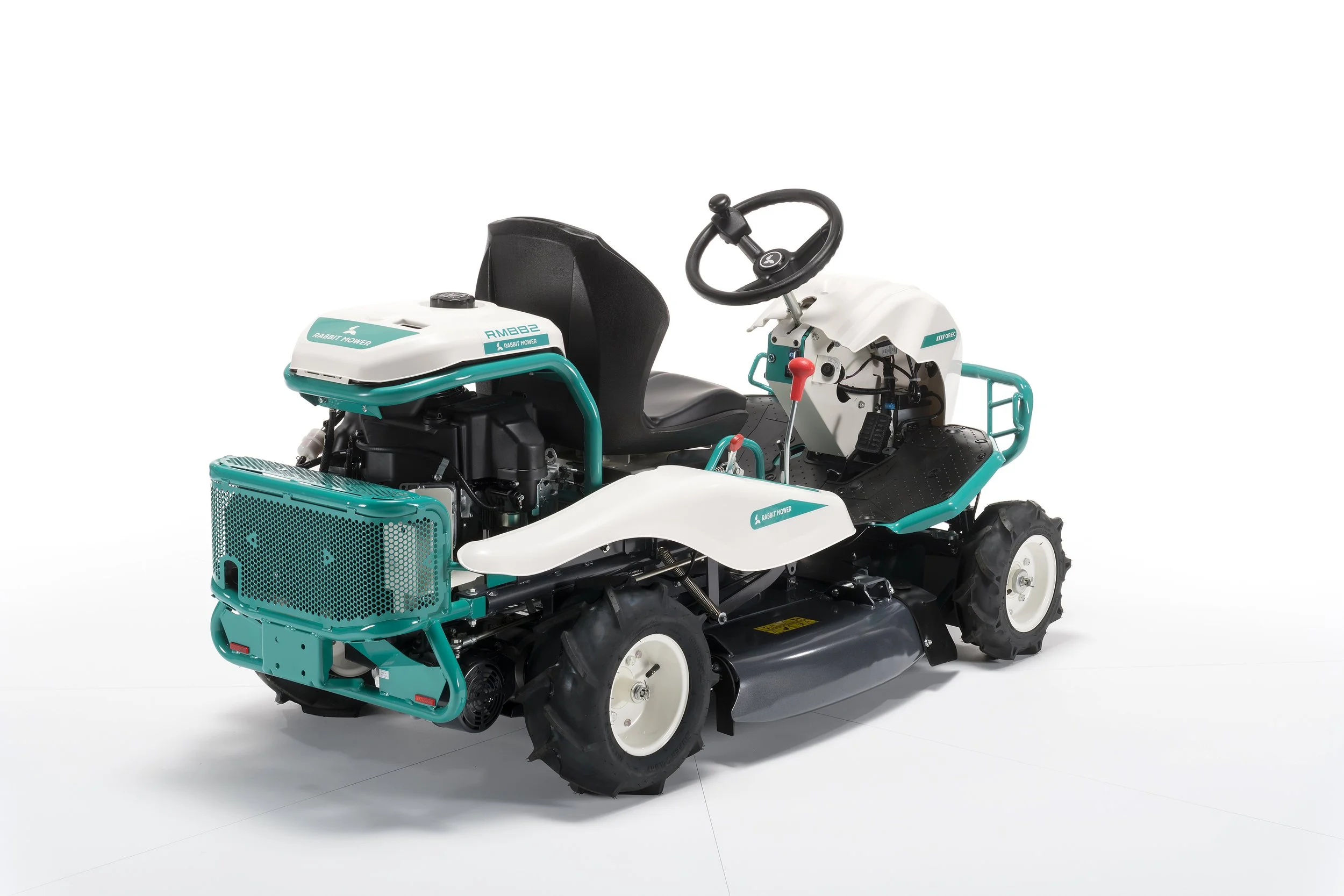 Tractor desbrozador OREC RM882 con transmisión hidrostática y rotor de cuchillas flotantes, ideal para hierba alta, maleza y terrenos difíciles