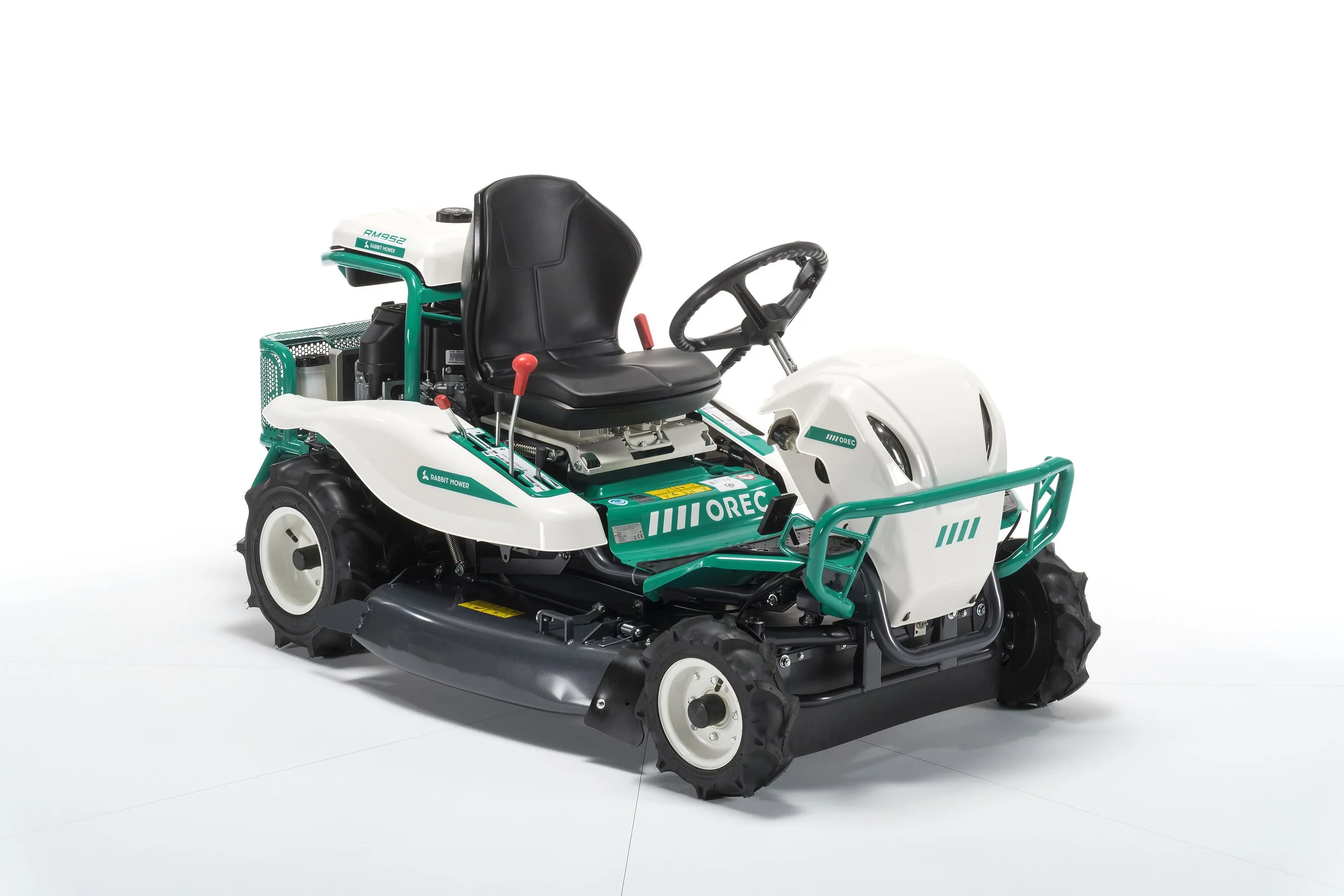 Tractor desbrozador OREC RM952 con transmisión hidrostática y rotor de cuchillas flotantes, ideal para hierba alta, maleza densa y terrenos difíciles