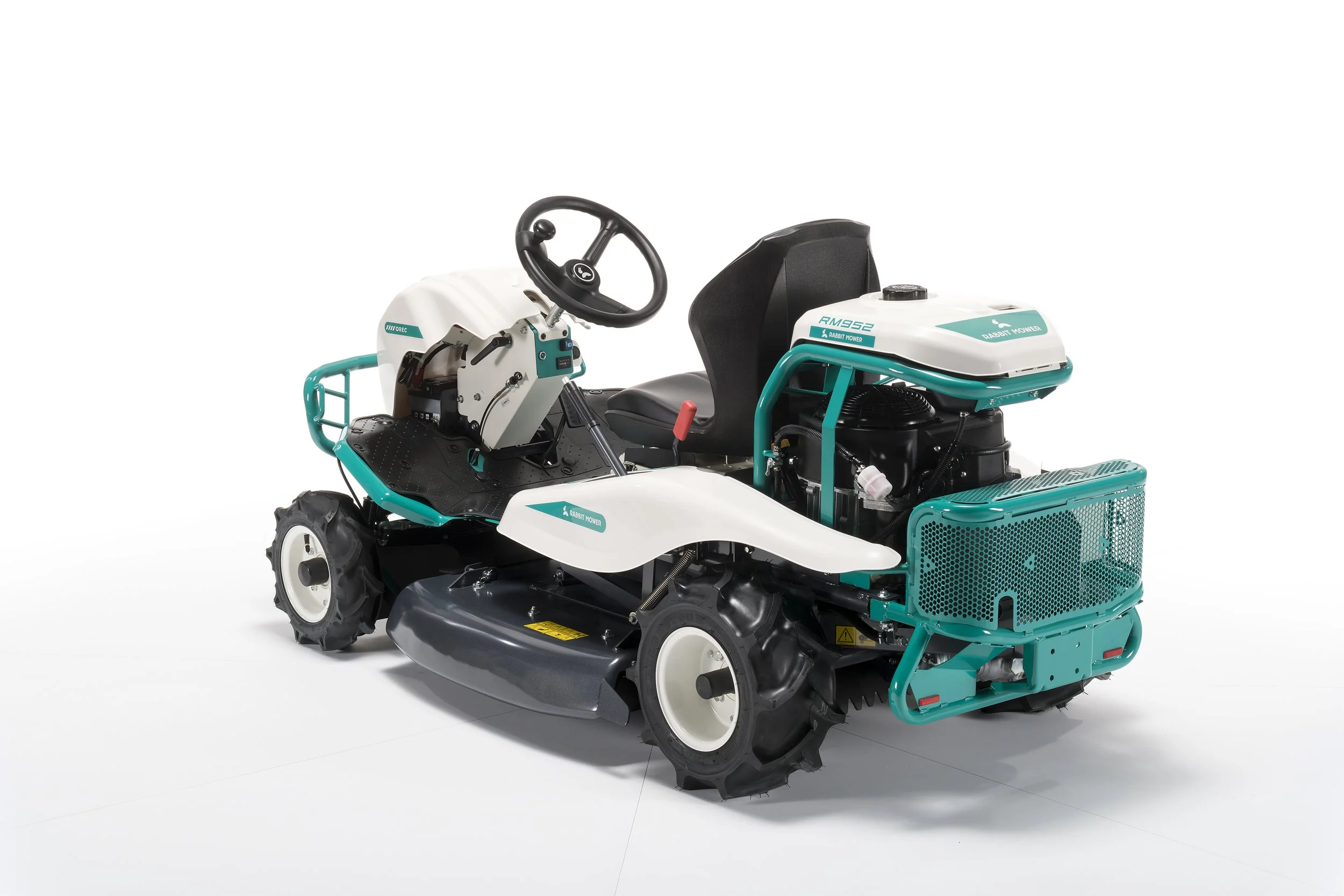 Tractor desbrozador OREC RM952 con transmisión hidrostática y rotor de cuchillas flotantes, ideal para hierba alta, maleza densa y terrenos difíciles