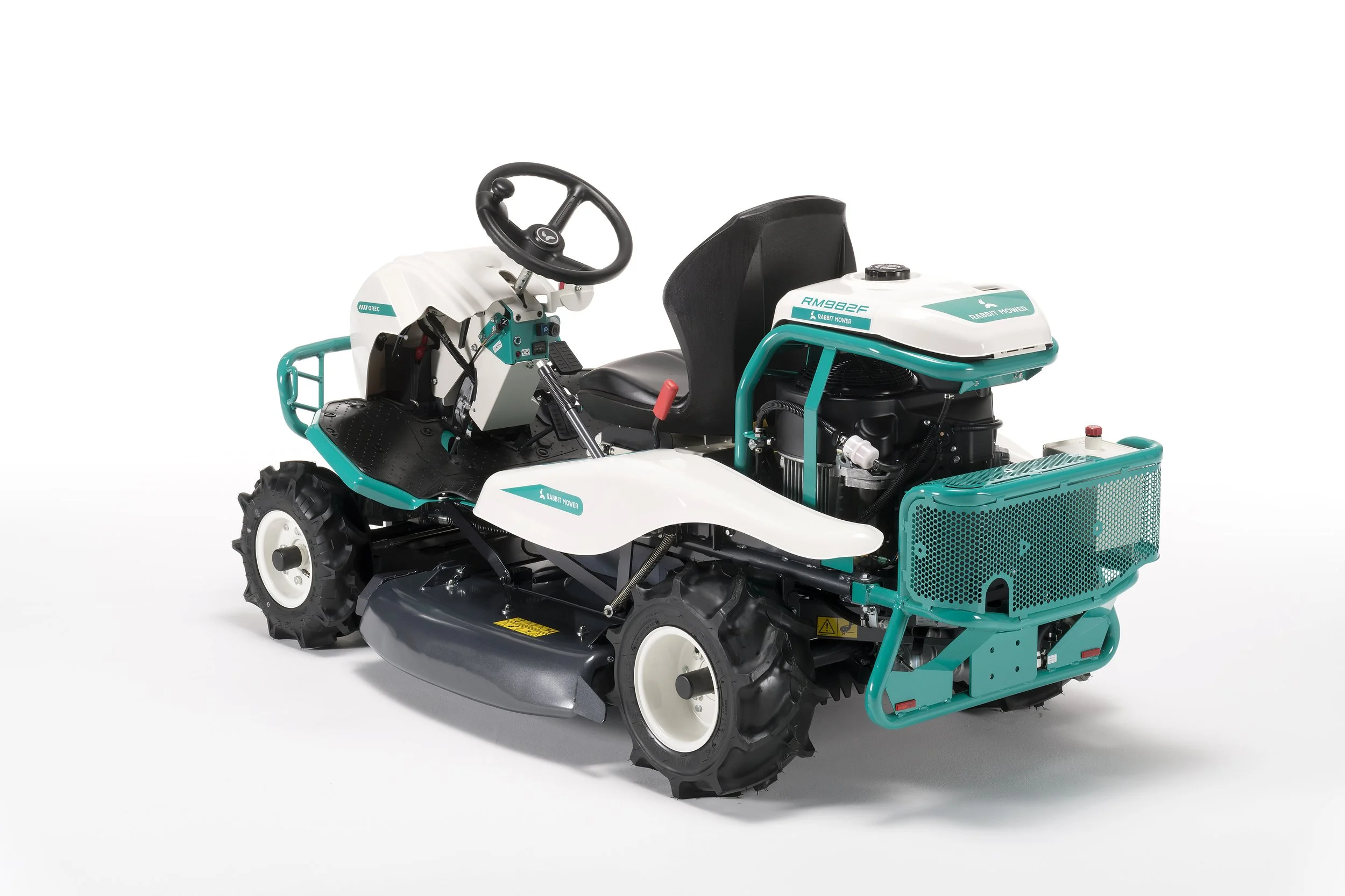 Tractor desbrozador autopropulsado OREC RM982F 4x4 con tracción total automática, transmisión hidrostática y cuchillas flotantes para hierba alta
