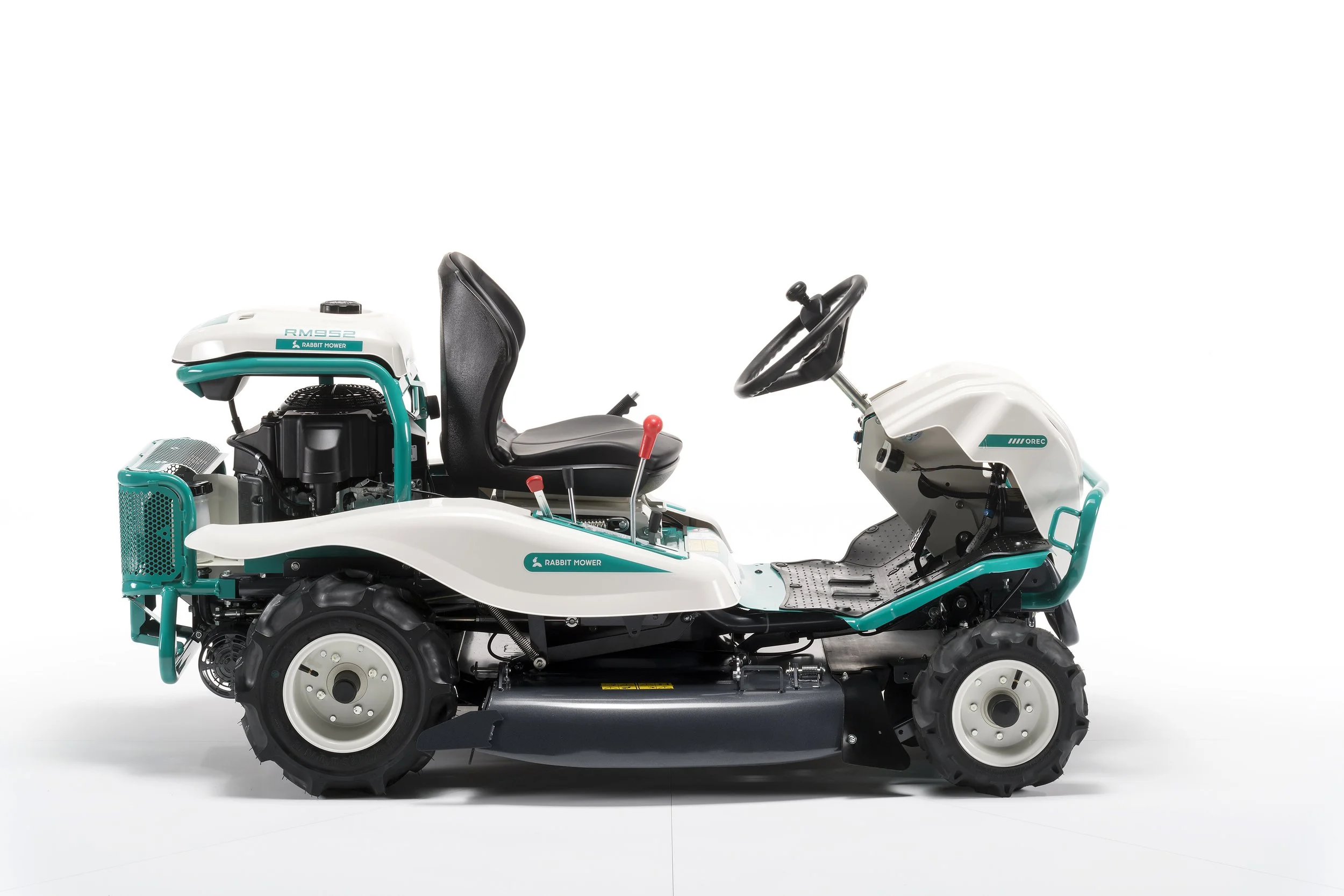 Tractor desbrozador OREC RM952 con transmisión hidrostática y rotor de cuchillas flotantes, ideal para hierba alta, maleza densa y terrenos difíciles