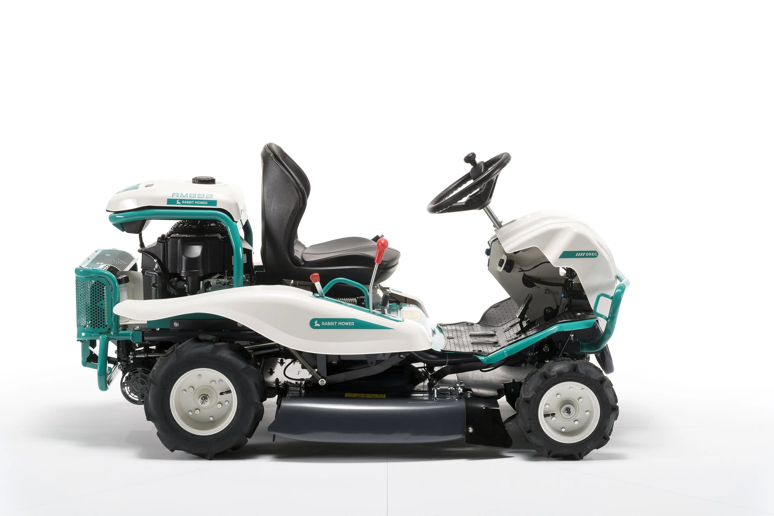 Tractor desbrozador OREC RM882 con transmisión hidrostática y rotor de cuchillas flotantes, ideal para hierba alta, maleza y terrenos difíciles