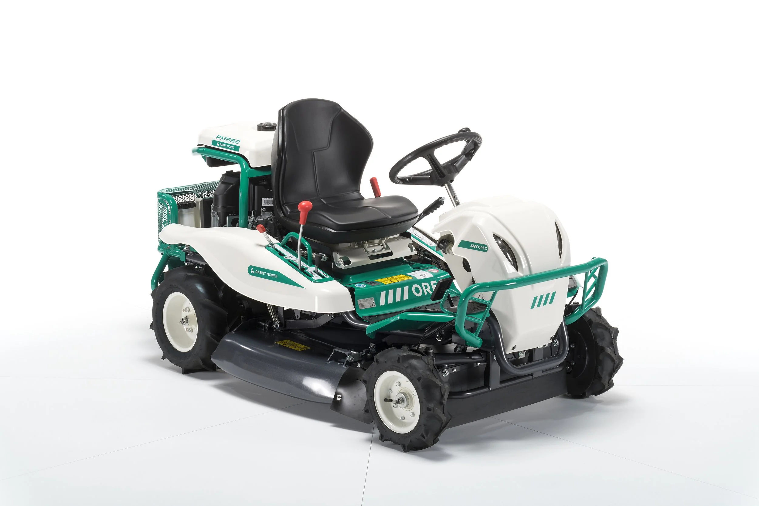 Tractor desbrozador OREC RM882 con transmisión hidrostática y rotor de cuchillas flotantes, ideal para hierba alta, maleza y terrenos difíciles
