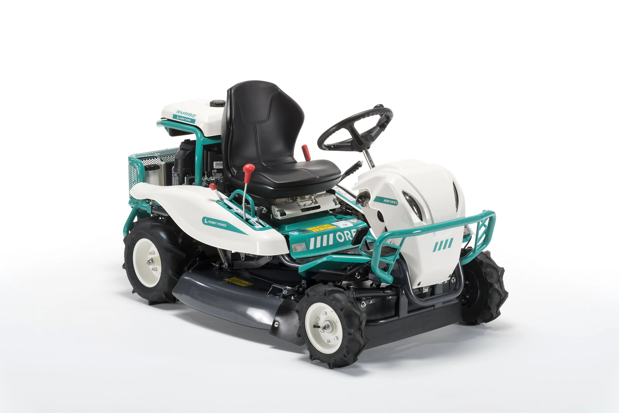 Tractor desbrozador OREC RM882 con transmisión hidrostática y rotor de cuchillas flotantes, ideal para hierba alta, maleza y terrenos difíciles