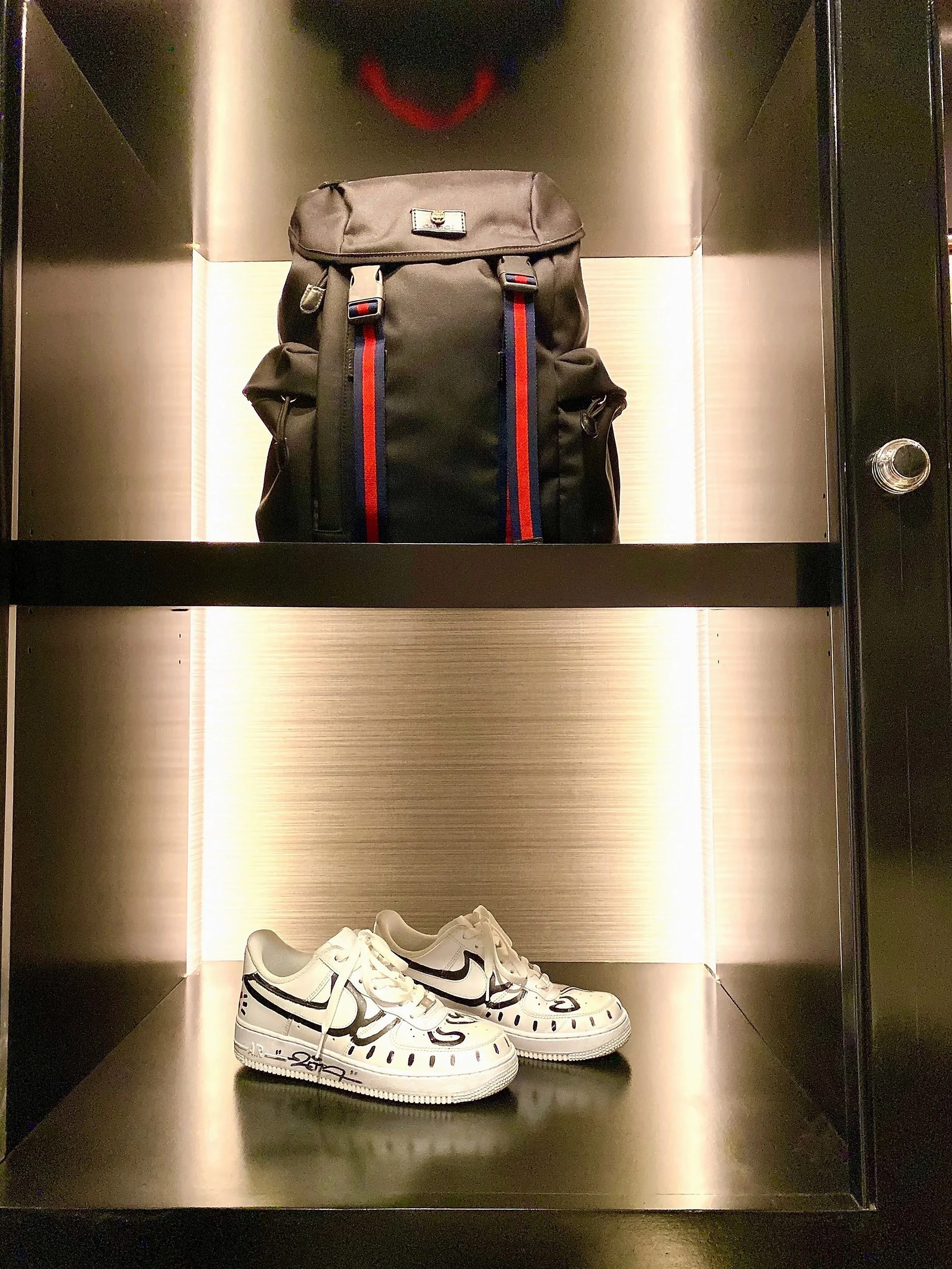 closet_photo_02_enhanced.jpg