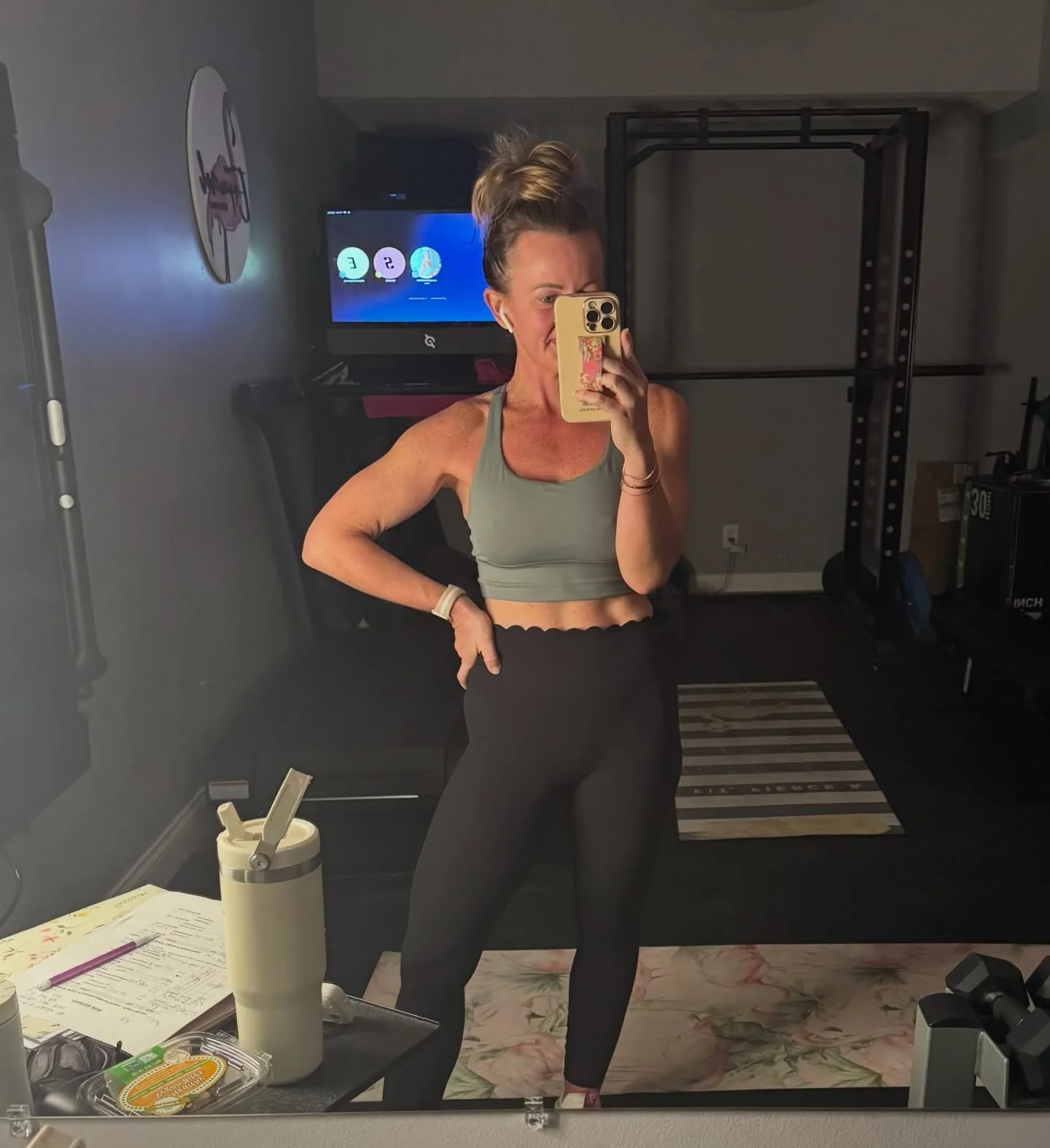 Sharing the reminder with you that I continue to give myself&hellip;
.
I&rsquo;ve been waking up with zero drive and motivation for weeks now. It makes everything feel so hard. 
.
If you can do it on the hard days, the easy days take care of themselv