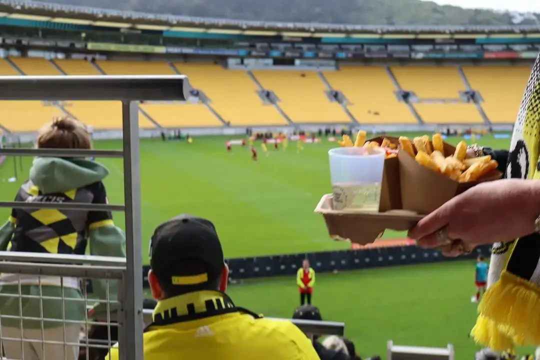 bettercup reusable beer cups in a tray with hot potato chips at Fillgood stadium Stagnation effect