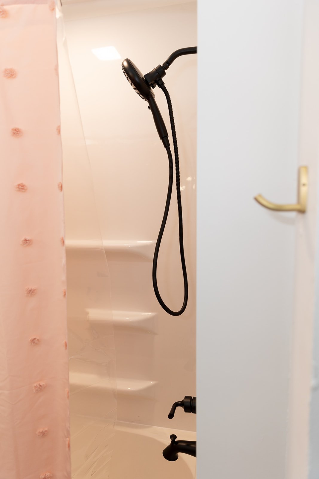823 Main Apt B (13).jpg
