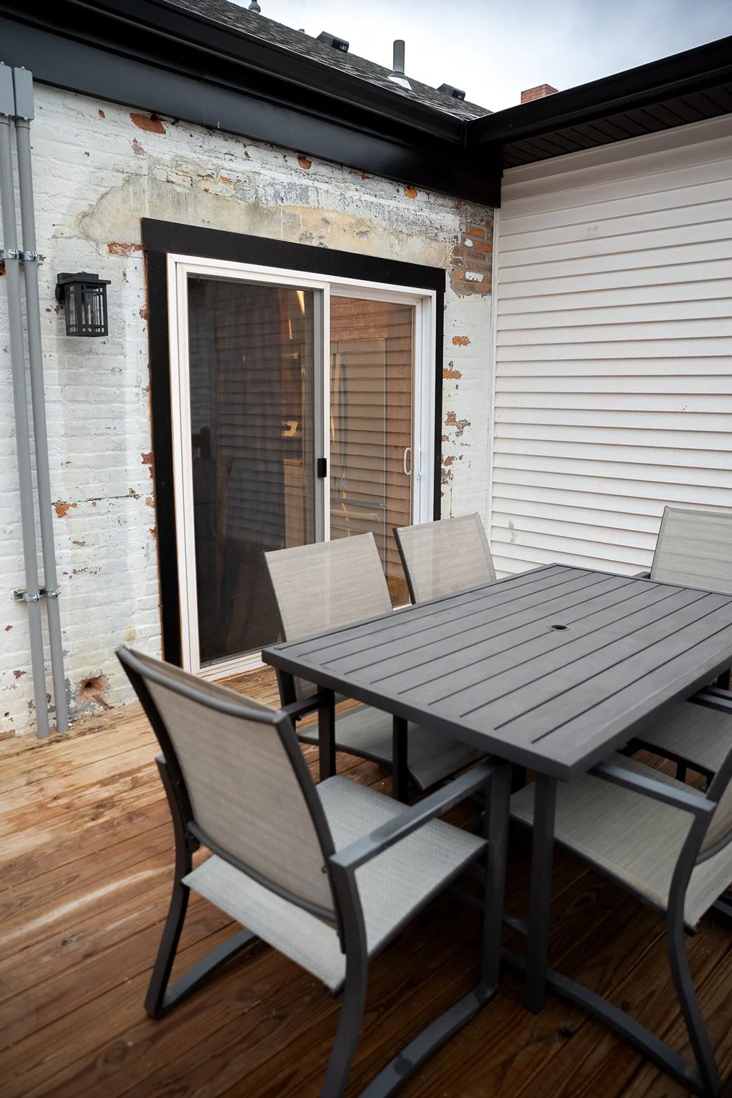 823 Main Apt B (2).jpg