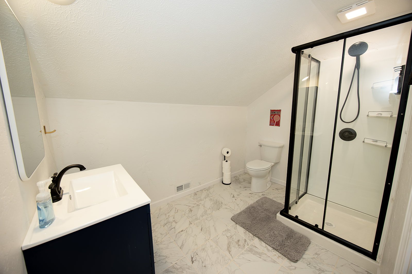 823 Apt A P  (39).jpg