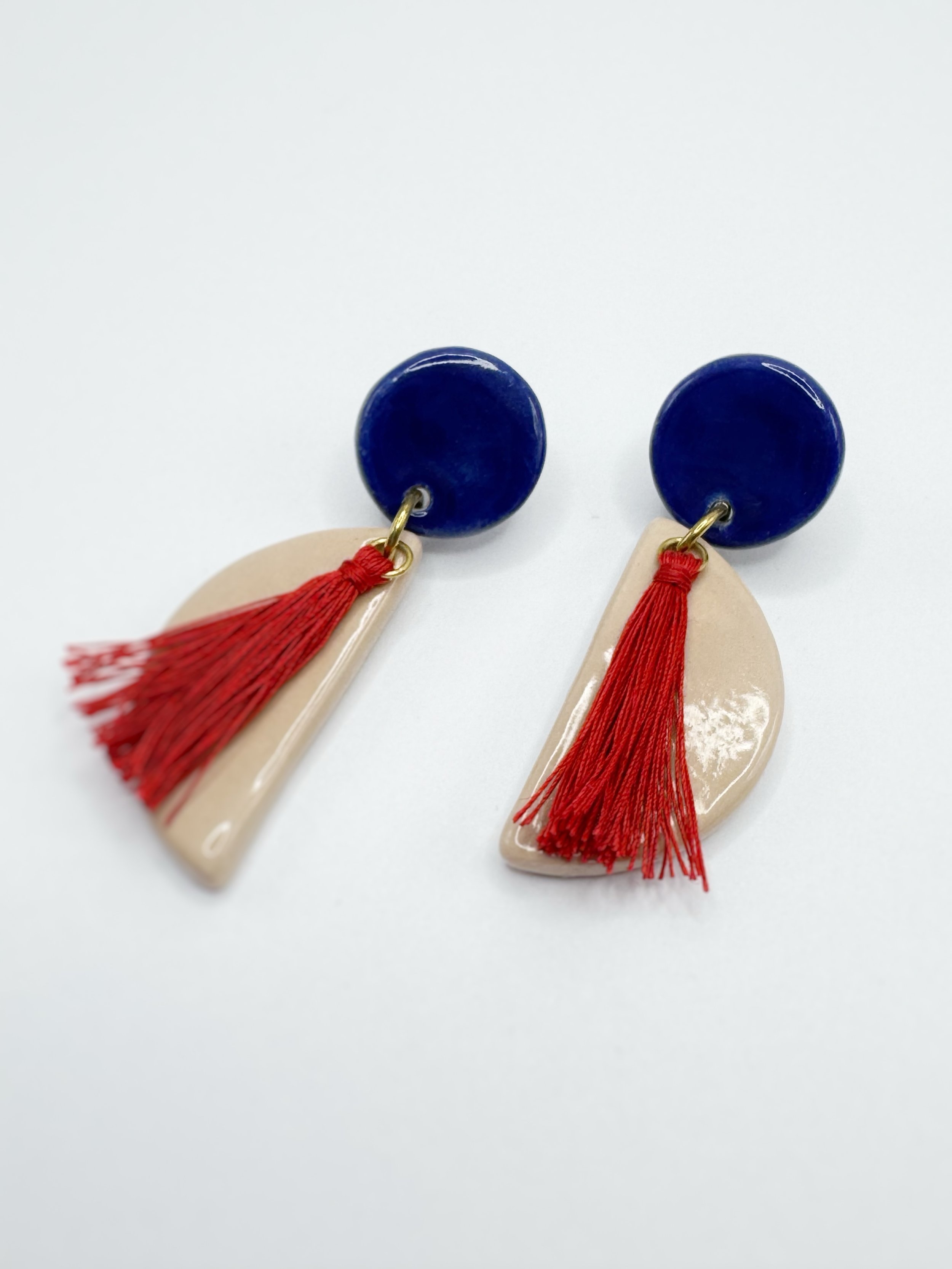 H&aring;ndlavet 🤲 Unikt 🌟 Farverigt 🫟

&Oslash;nsker du noget, som ingen andre har? S&aring; tag et kig p&aring; SHARON &oslash;reringene. M&aring;ske er der et par, som er skabt pr&aelig;cis til dig 🎉

#handmade #keramik #smykker #h&aring;ndlave