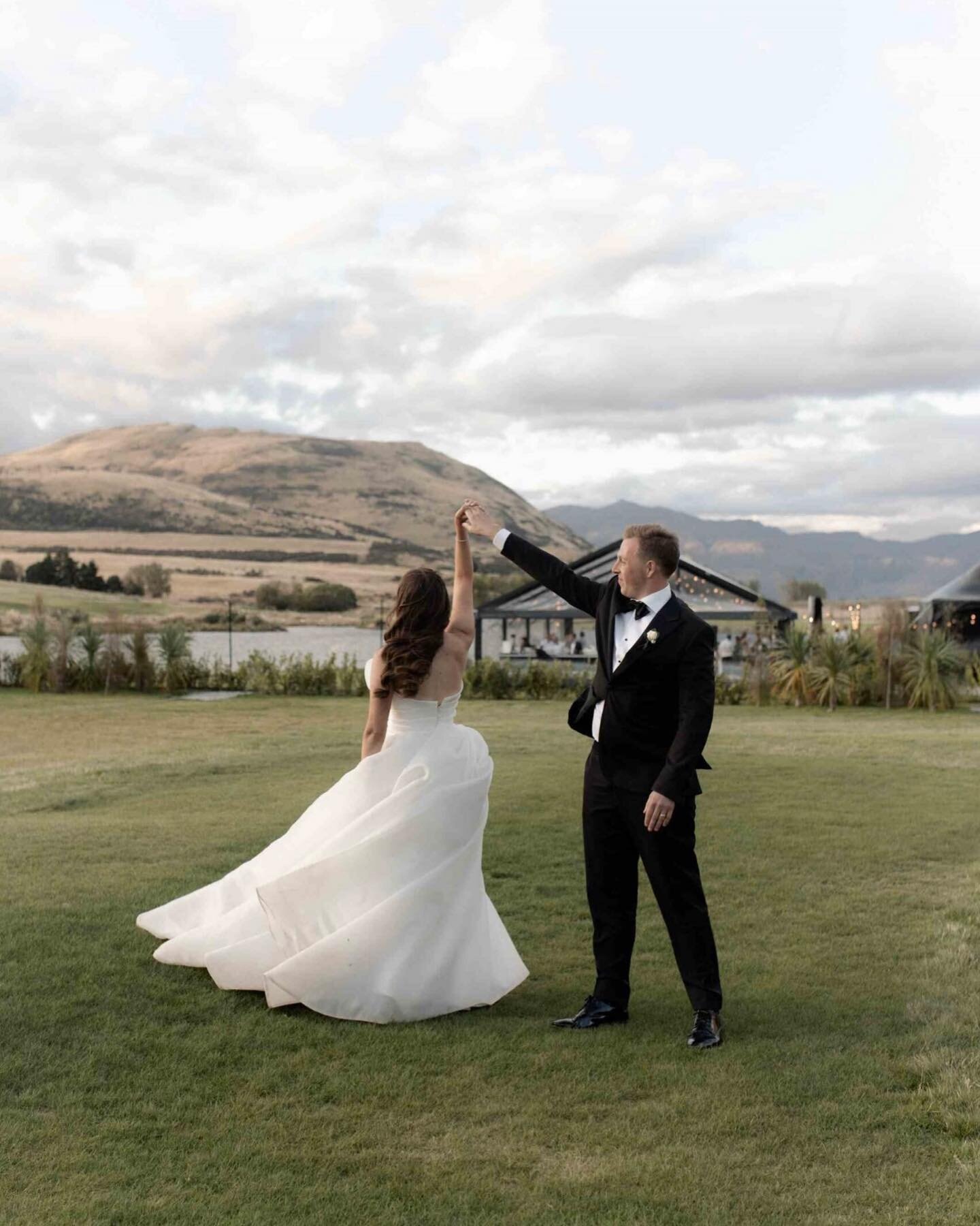 The beautiful Matt + Ella in love + spinning magic 4.03.2023 @wonderandfull_events ✨🏔️✨
.
.
.

#letsdance #love #lover #youaremagical #mountainlovers #clearmarquee #destinationwedding #nzwedding #weddingday #wedding #weddingdress #bestdayever #letsp