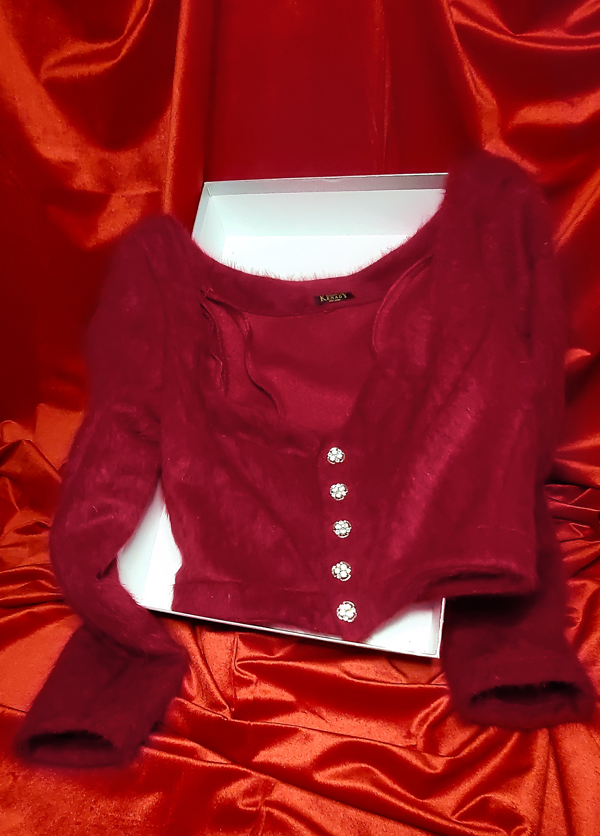 Warren-EL Sweater_GlamShot.png