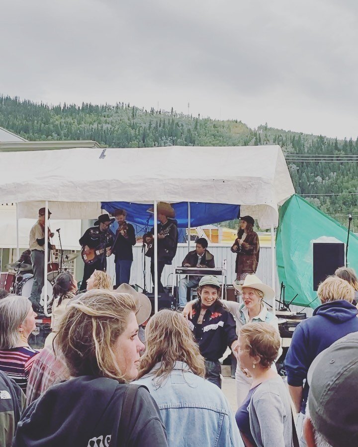 @westminster1898 put on a Dawson City Honky Tonk and it was beautiful. Massive gratitude to @made.restless for making it happen, @ryan_mcnally_music for being a sound wizard, and @jeffdineley for the sliiiick carpool ride 🔥🚌

To new and old friends