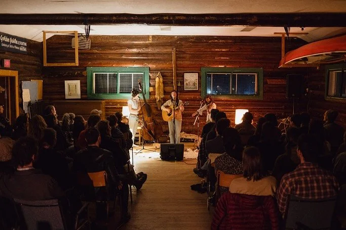 NEW VIDEO! 

In March this year, I went on tour with @jmckennamusic and @chloedavidsonmusic and it was the absolute bomb. We played a show in Nelson at the Scouts Hall with the incomparable @alissa.arnason . During settup, @louisbocknerphoto captured