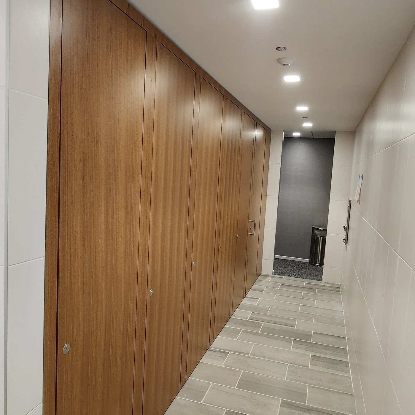 #throwback to last year when we put in these beautiful @thrislingtoncubicles at One North Wacker UBS tower downtown Chicago. This was a great job that turned out really nice, it's  always a pleasure to work with one of our favorite products. Contact 