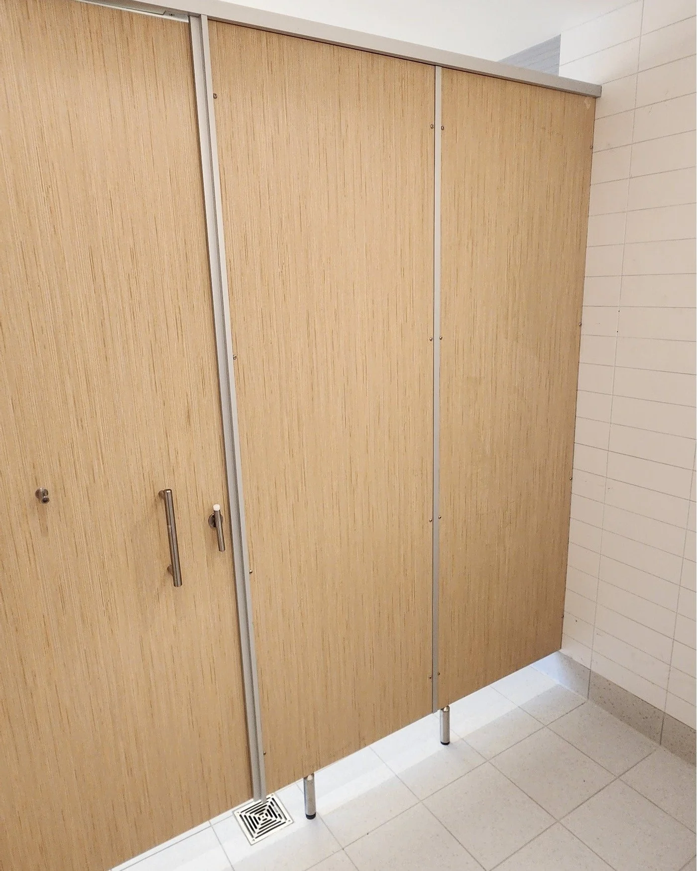 #throwback to 20223 when we installed some beautiful @thrislingtoncubicles at 340 E. Randolph downtown Chicago . We only did one stall on this job but it turned out great and the light wood grain looked amazing up against the white tile. Contact us f