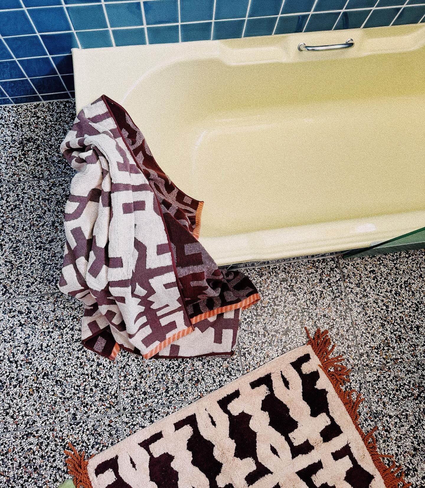 I love an instant refresh of the @summersend.hobart bathroom with these plush retro @sageandclare towels 🧡 and better yet they are apart of their 30% off sale on right now until the 3rd Dec.