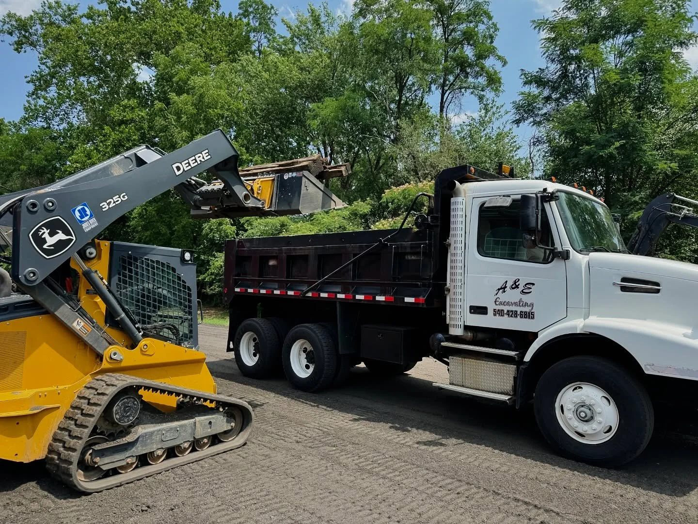 We admit, it’s not the sexiest project. But who doesn’t benefit from a little dirt play and improved drainage? Now, better “backyard” parking for Schoolhouse tenants and more parking lot space for your next visit! 📸 @scottrob