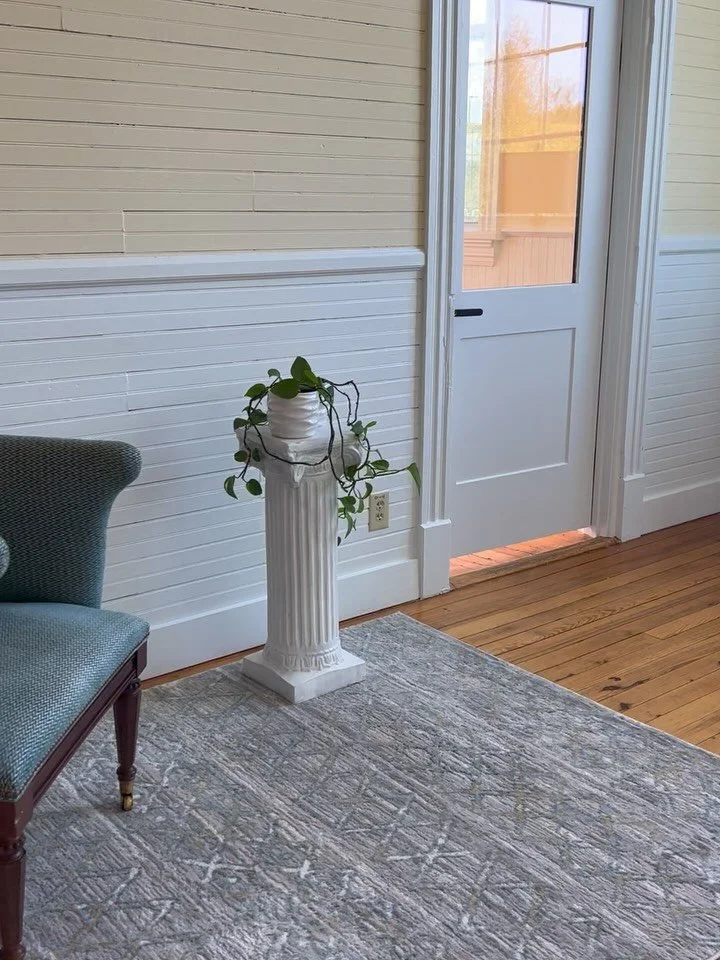 📢 We have a classroom for lease! Charm and convenience could be yours at a prime location. 

- nearly 500 sq ft 
- river AND mountain views 
- original floors
- new heating/cooling
- upstairs location
- 12 ft ceilings with ample natural light 
- bla