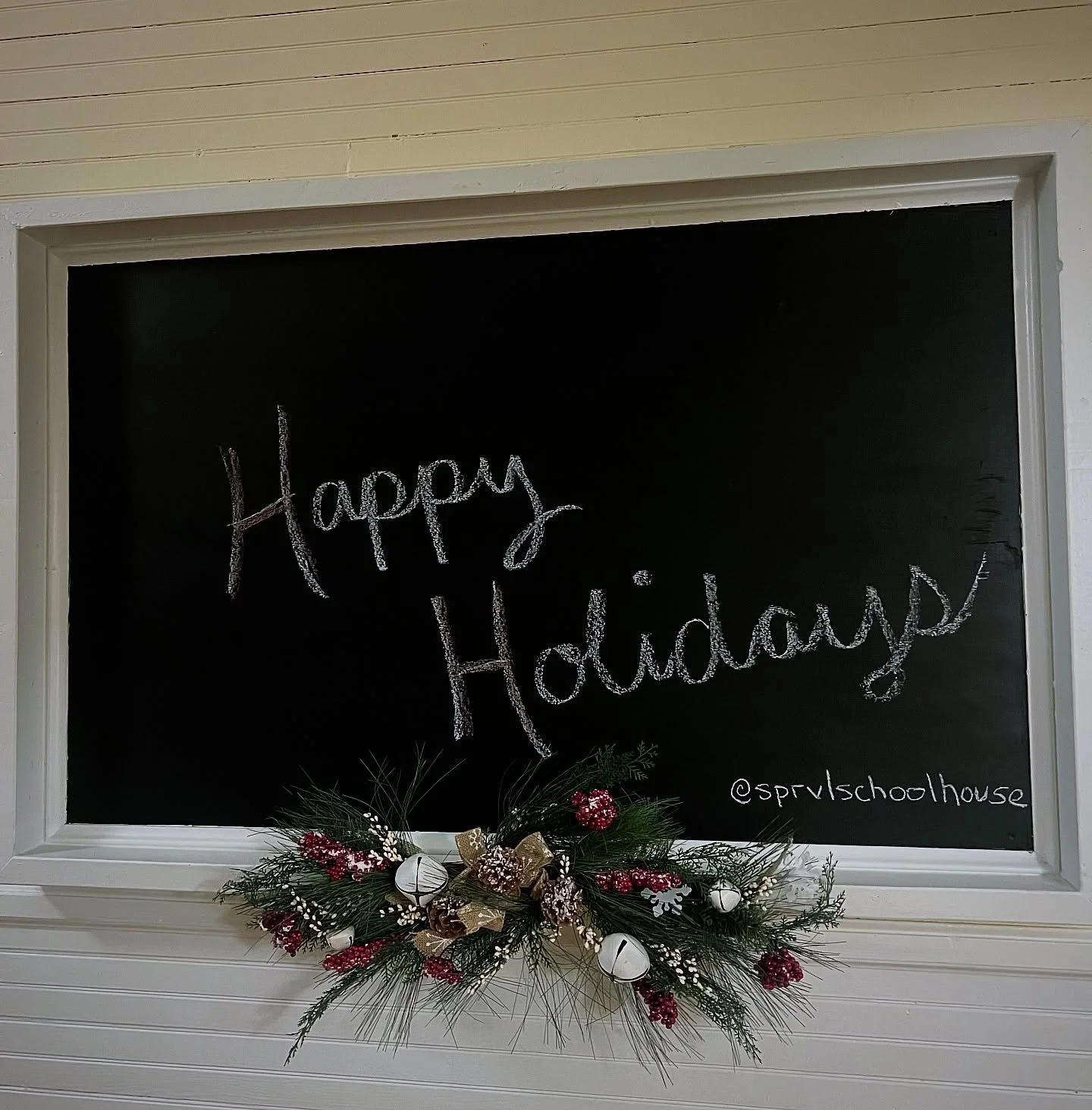 Tis the season! 

🥾🧤📚Shop for outdoor &amp; kids holiday gifts at @campingcampingcamping

🍝🍻🍔Eat, drink &amp; be merry at @theblacktwigdiner (plus, check out their events calendar)

⛳️🏌️&zwj;♀️🏌️&zwj;♂️Enjoy the fresh air &amp; practice your 