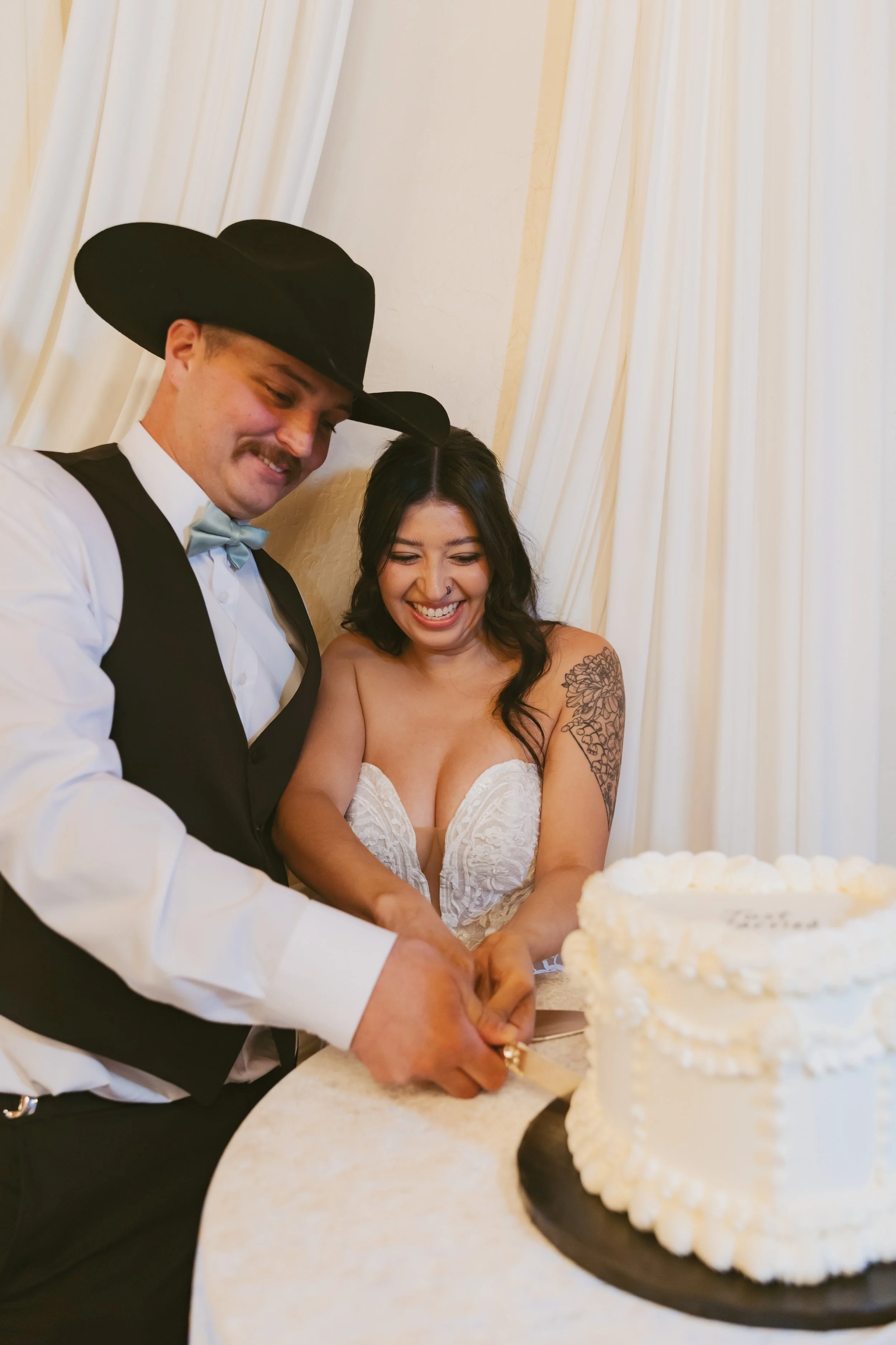 Regan + Joel Wedding The blue door Reception Heart and Seoul Photography319.jpg