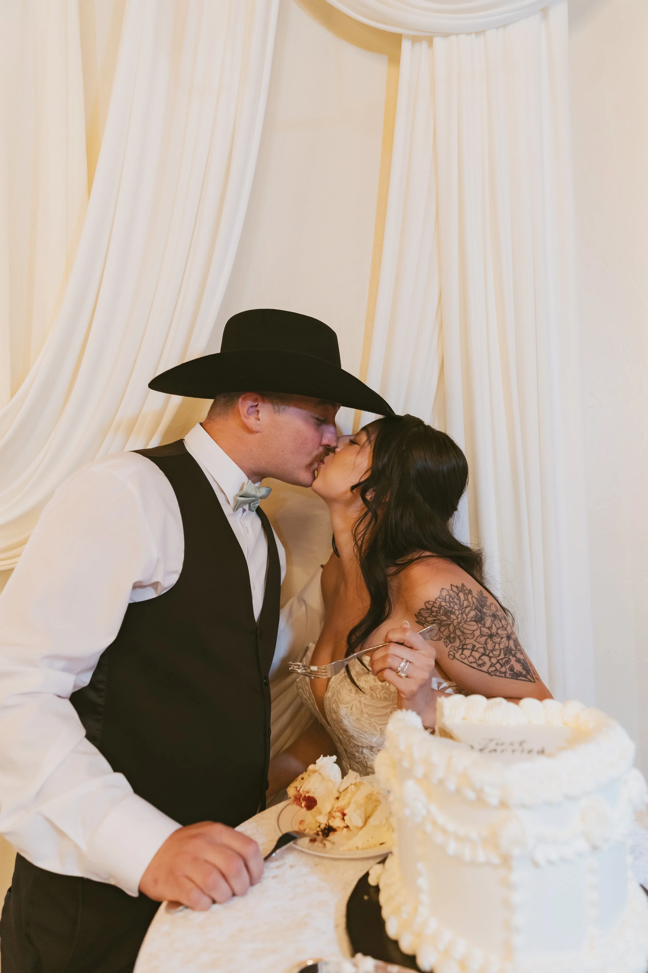 Regan + Joel Wedding The blue door Reception Heart and Seoul Photography335.jpg