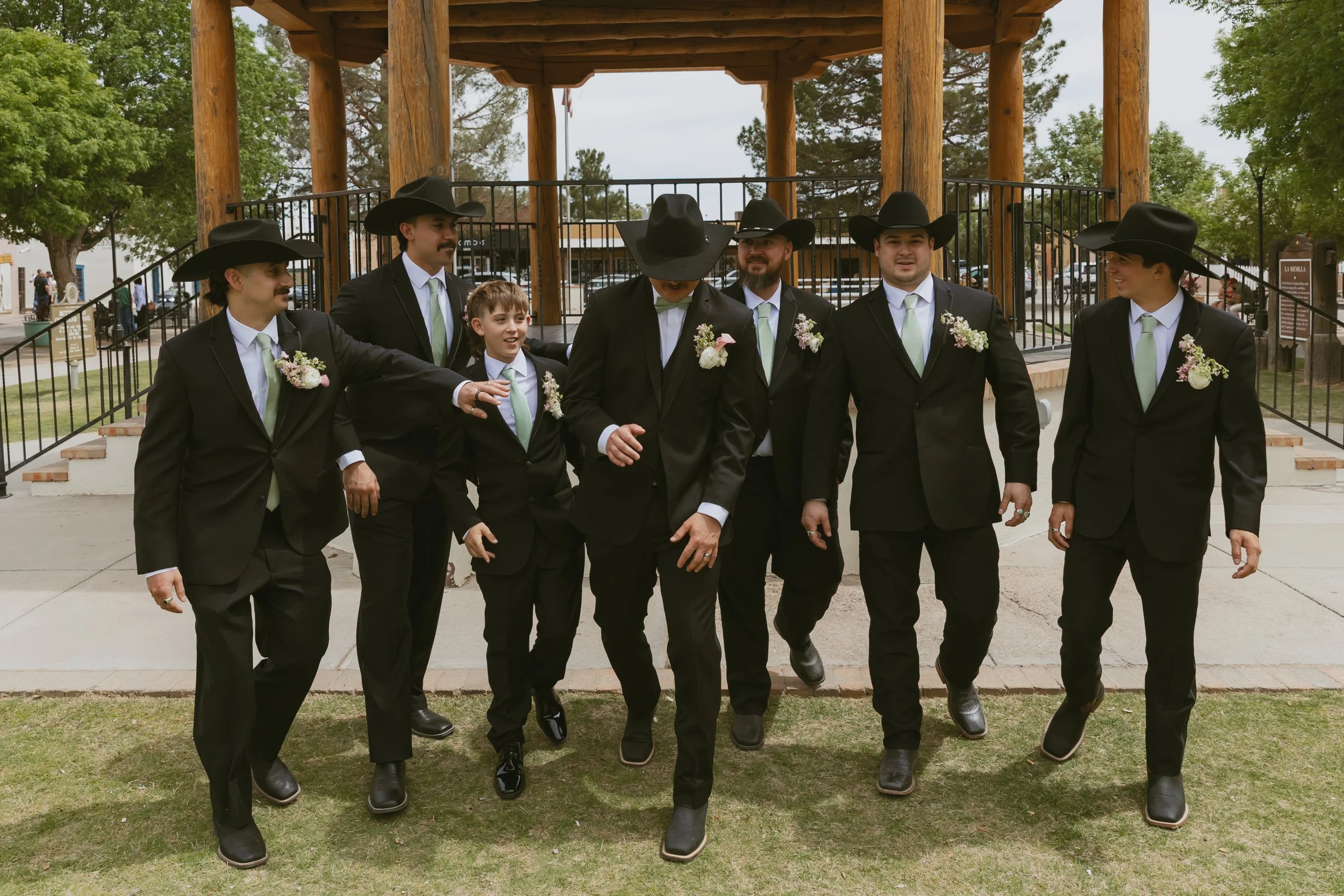 Regan + Joel Wedding The blue door Wedding Party Heart and Seoul Photography51.jpg