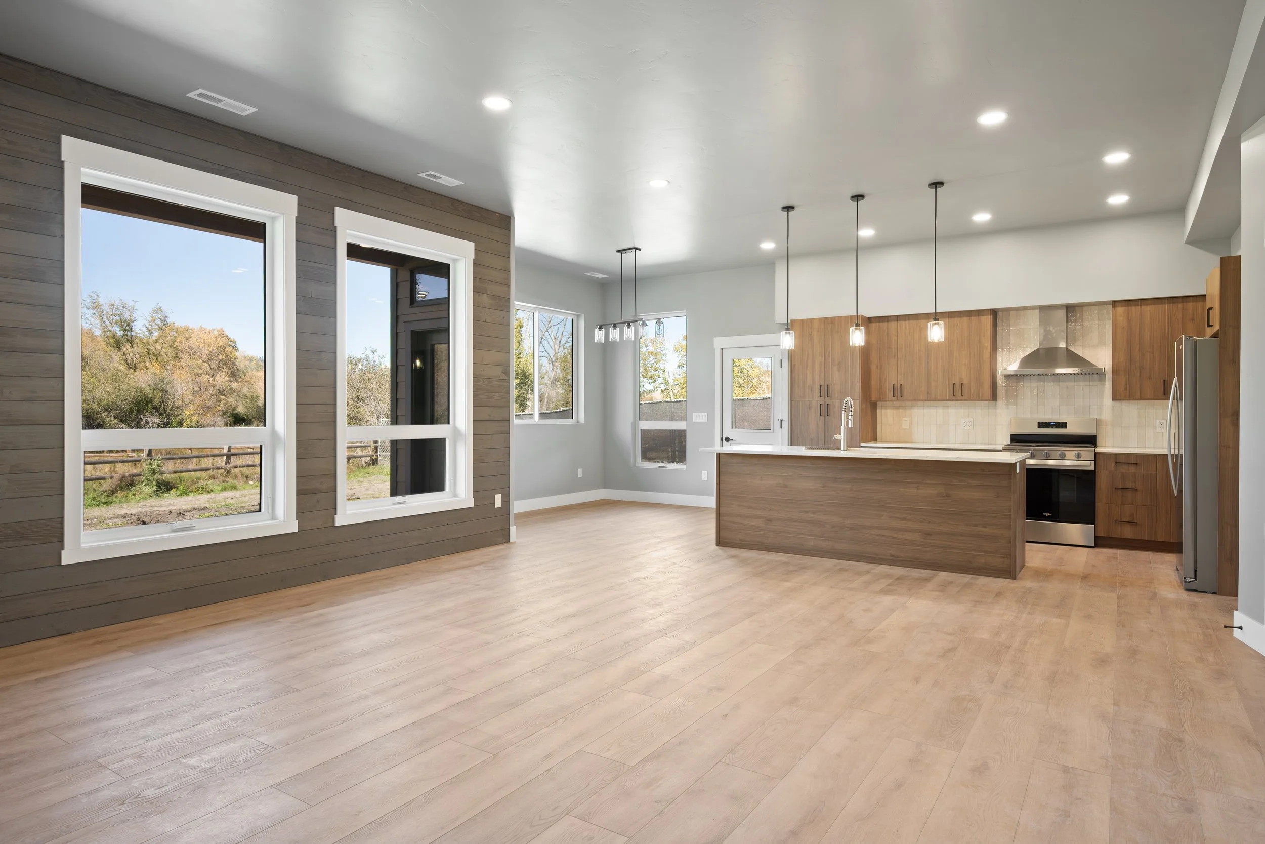 4 GRID - open-plan living and kitchen (IMG_3936).jpg