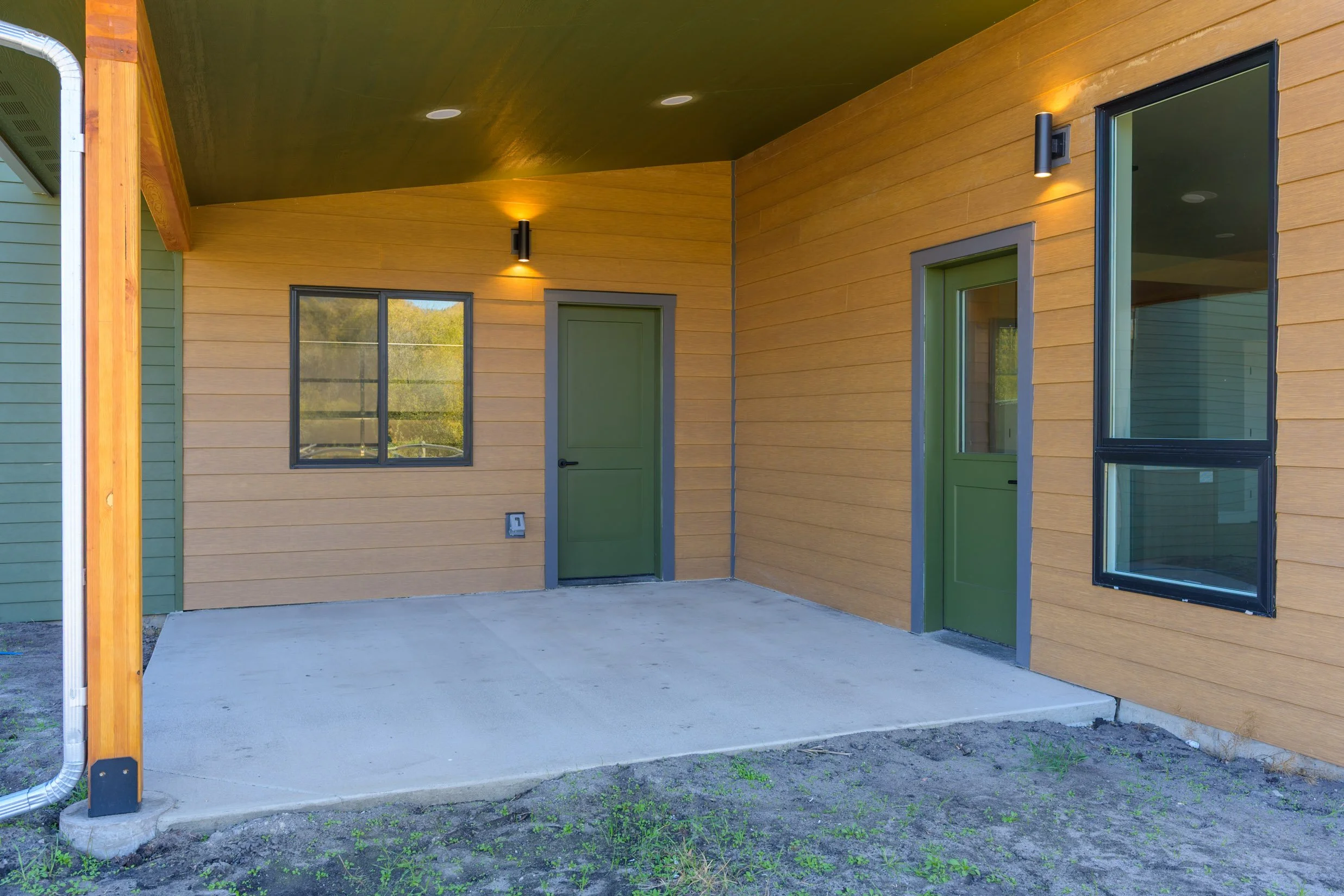 3 PAIR right - covered back patio (IMG_3975).jpg