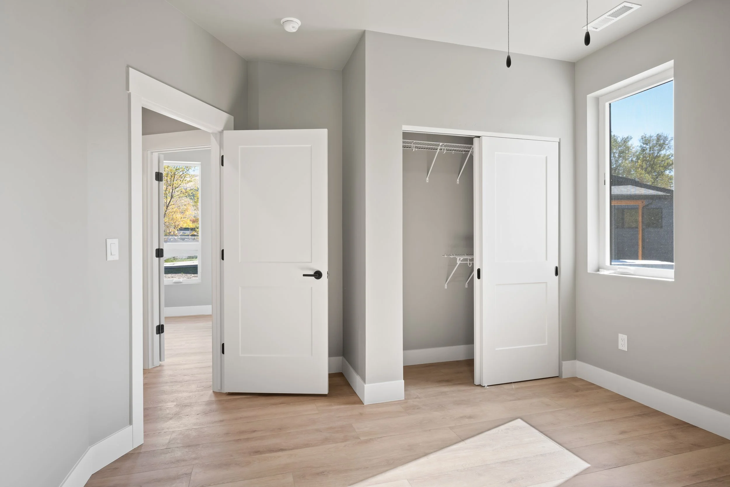 11 EXTRA - bedroom with walk-in closet (IMG_3943).jpg