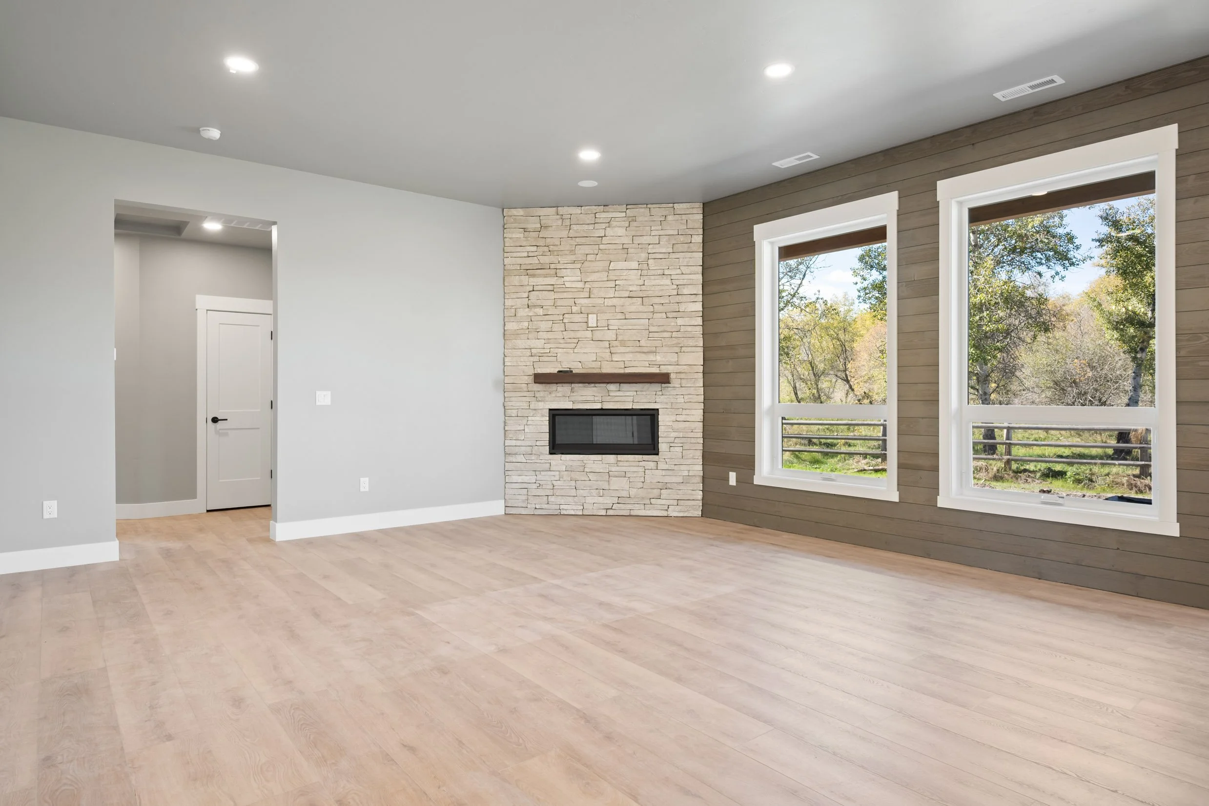 5 GRID - stone corner fireplace (IMG_3922).jpg