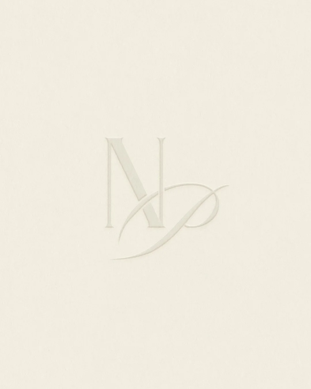 Big. Brand. Energy.
Still swooning over this VIP Brand Design Day with @nicoleperryartist 
—aka what happens when you stop playing small and start showing up like the real damn deal.
📸 Brand photos by the magic-maker herself: @emilyhowellpho