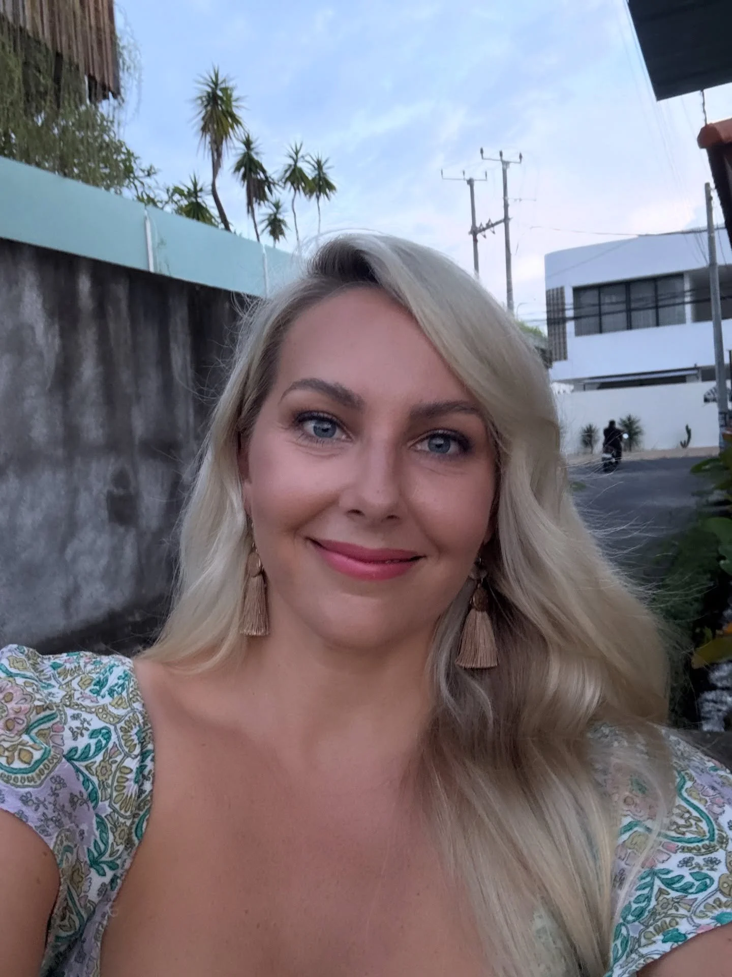 A theme that&rsquo;s been coming up again and again this week is how we dull ourselves down.

How we shrink or dim our energy so we don&rsquo;t shine too bright, too bold, or too different.

We convince ourselves it&rsquo;s safer that way.

But what&