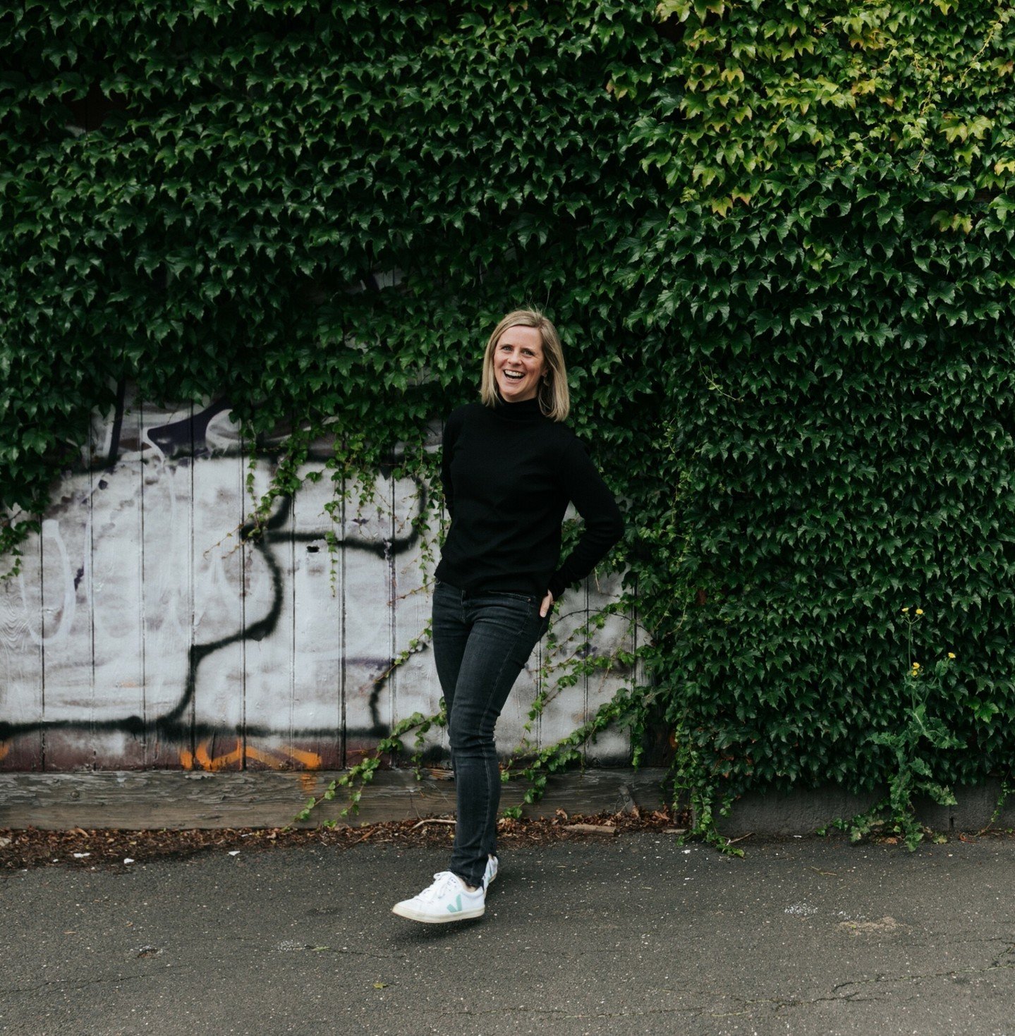 Hello 👋🏻

Welcome to the its-been-a-while- &quot;about me&quot;-post :)

So, let's jump in...

💫 I am about - enthusiasm, just put me on a tennis court, you'll see.
🫖 I am about - un-rushed hot drinks 
🧩 I am about - getting the worldle in 3 mov