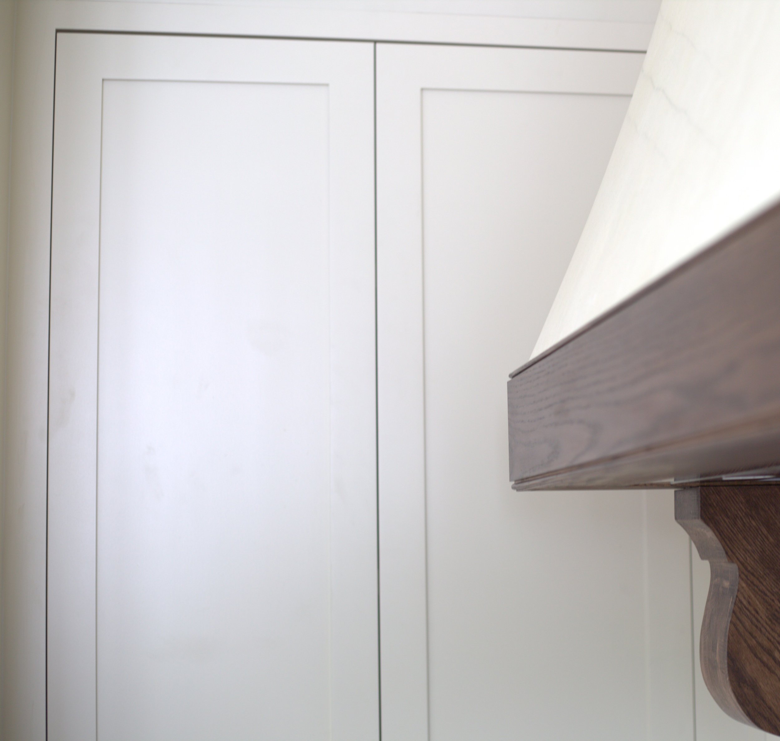 Shaker kitchen red oak corbels - mottled plaster lime finish tadelakt Palouse Plaster and Craft