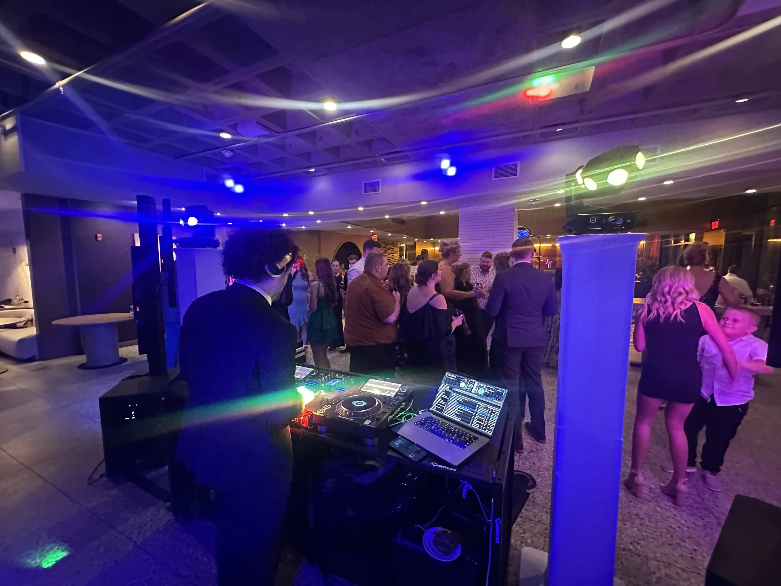 AI-Controlled Lighting That Responds to Every Beat