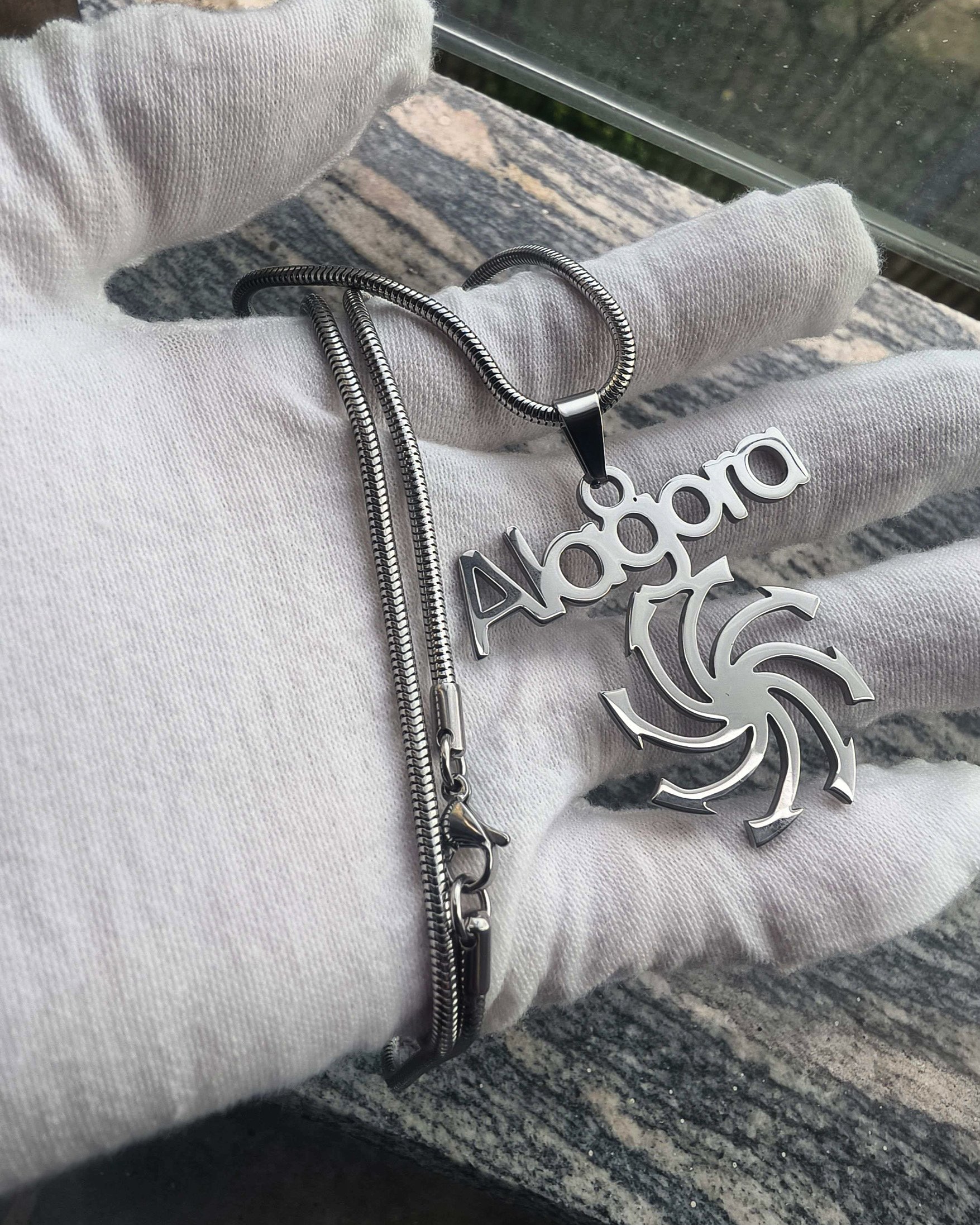 Alagora Logo Chain