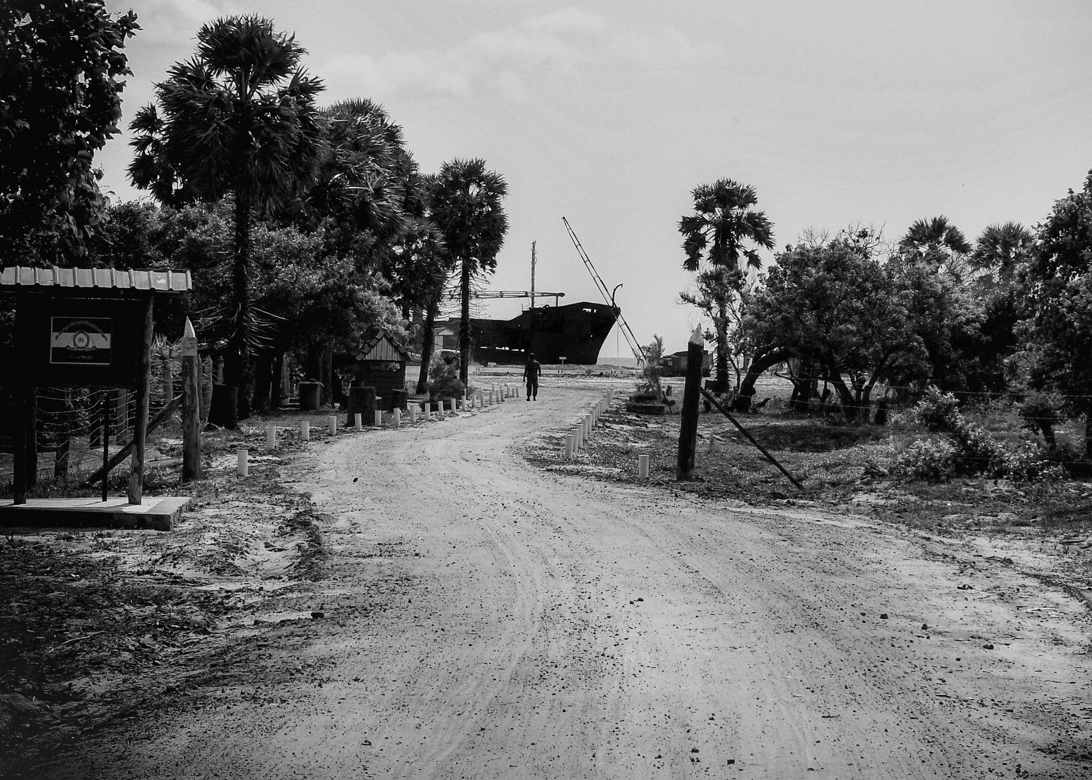 The wreck of the Farah gradually comes into view as we walk towards the beach