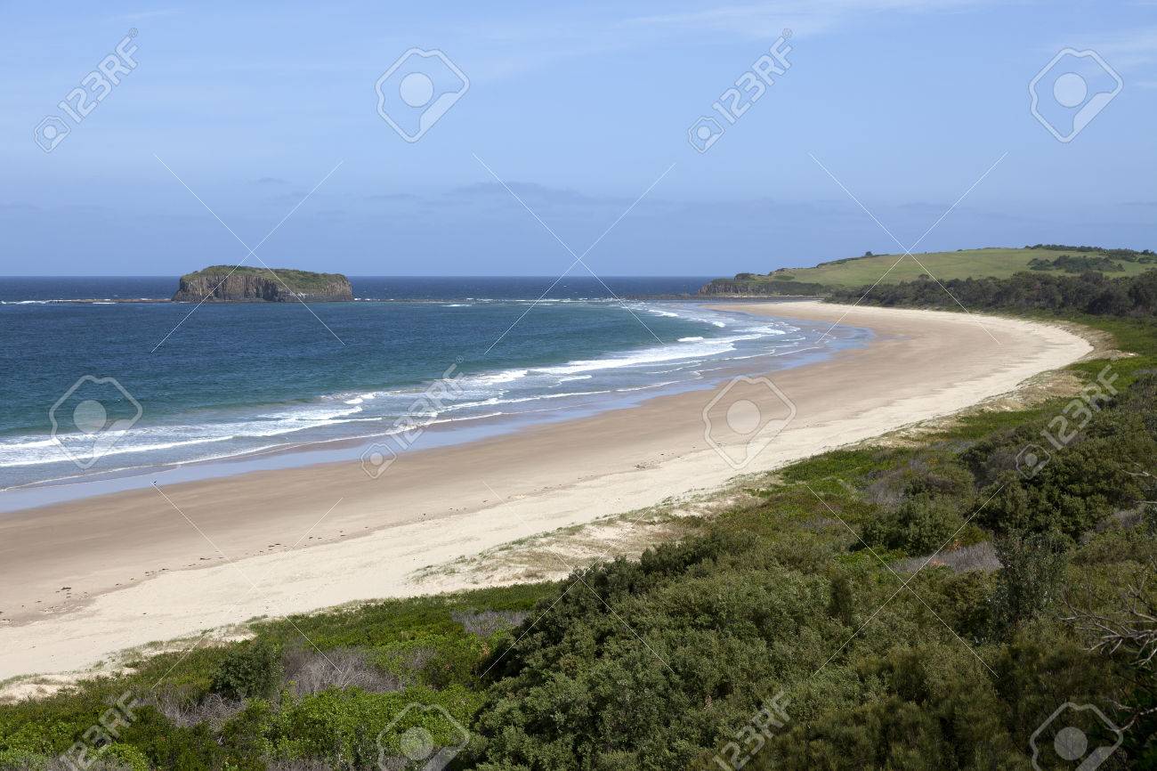 35840407-mystics-beach-in-shellharbour-killalea-state-park-nsw-australia.jpg