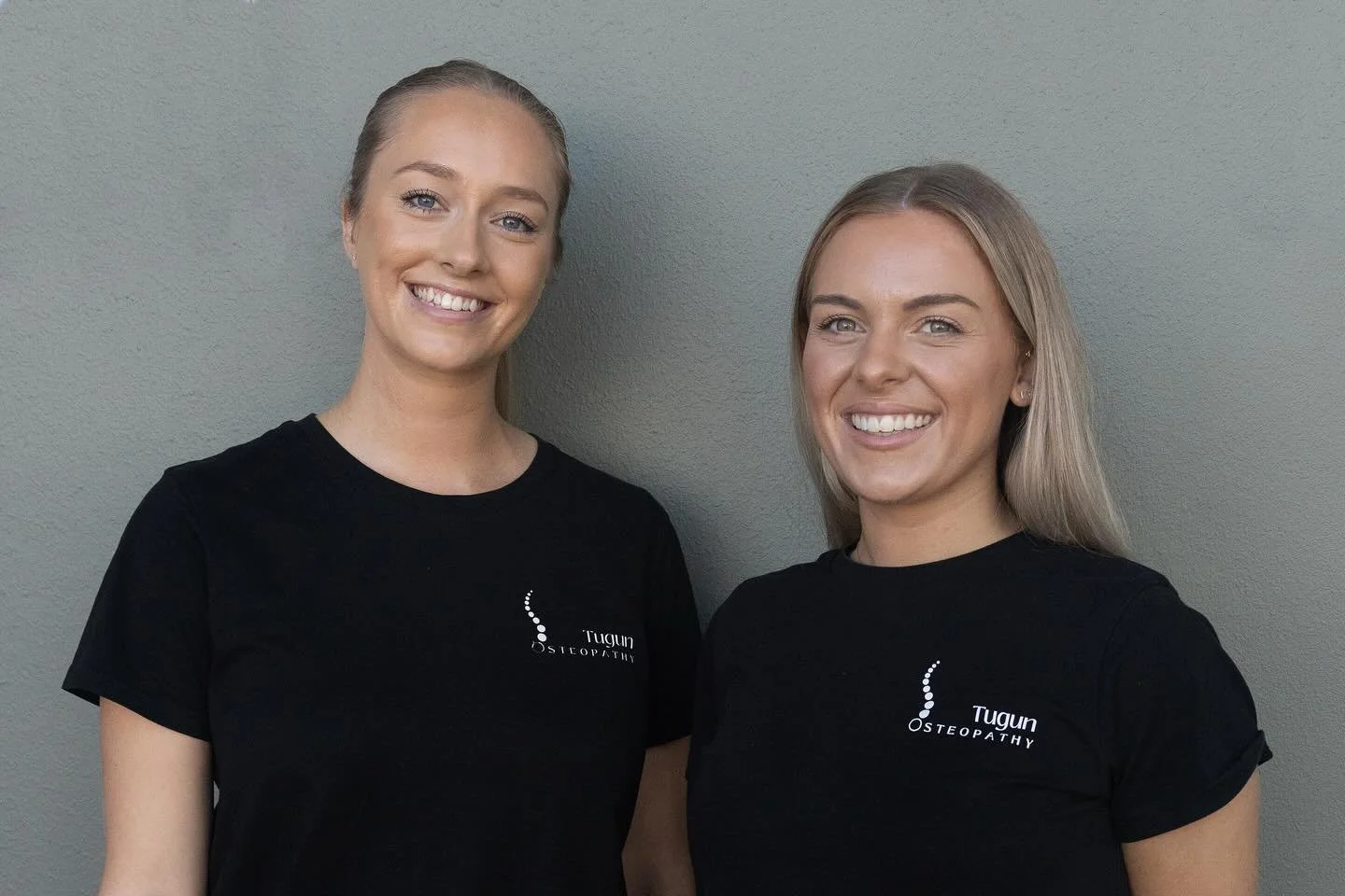 If you&rsquo;re new here we&rsquo;re the faces behind Tugun Osteopathy 👋
We&rsquo;re a friendly, welcoming team passionate about helping you feel your best through whole-person care, empathy, and tailoring every treatment to your unique needs.
We&rs