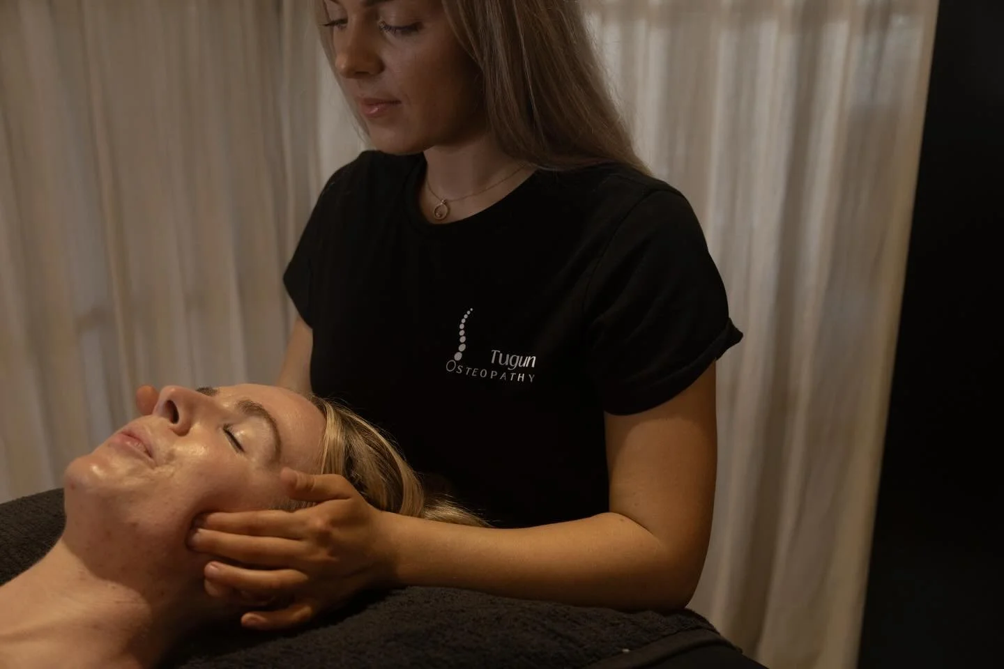 Gold Coast locals - if you&rsquo;ve been dealing with jaw tension, headaches, or neck stiffness, we are here to help!! 
Our Osteopaths use hands-on techniques to ease tight muscles and restore natural movement through the head and neck!

✨ Book your 