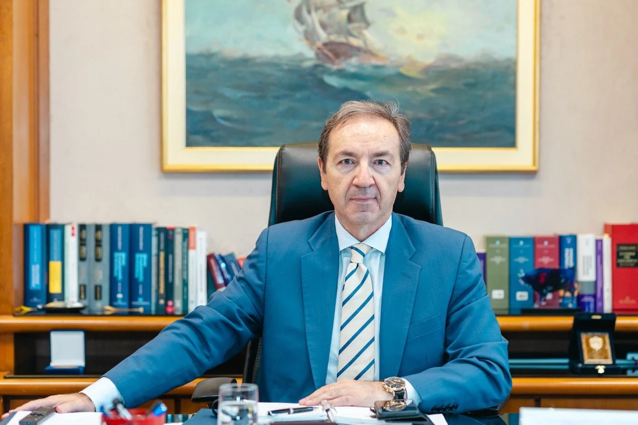 Η Δημοσιότητα των Δικών – Η πρόσφατη διάταξη του Υπουργείου Δικαιοσύνης που ισορροπεί το δικαίωμα ενημέρωσης της κοινής γνώμης με τα δικαιώματα των διαδίκων και δεν προσβάλλει το τεκμήριο αθωότητας